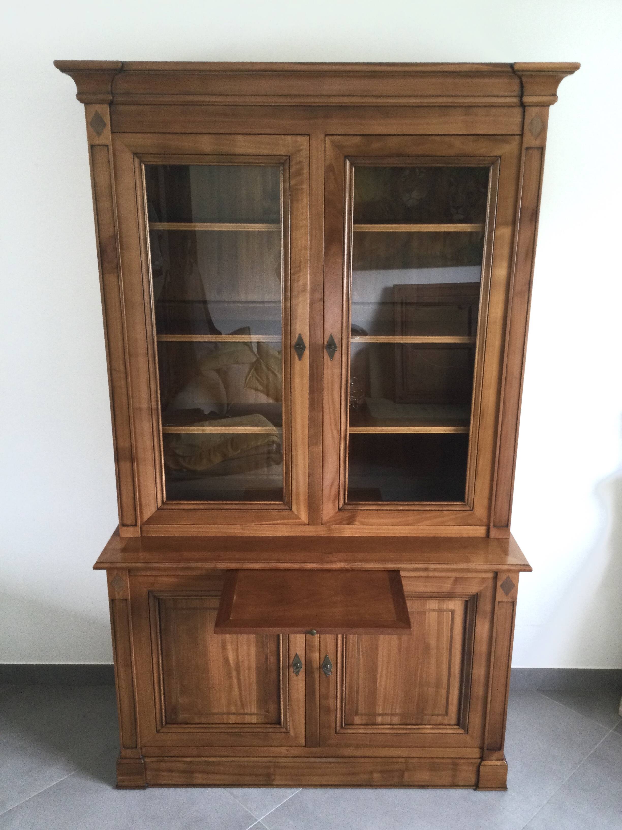 Louis Philippe display cabinet in cherry wood