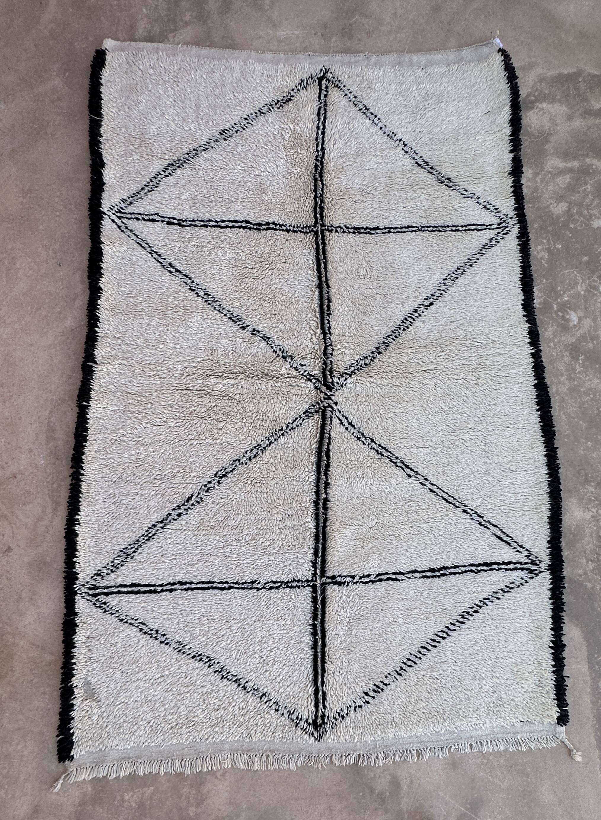 White Marmoucha Moroccan rug - 245 x 154 cm