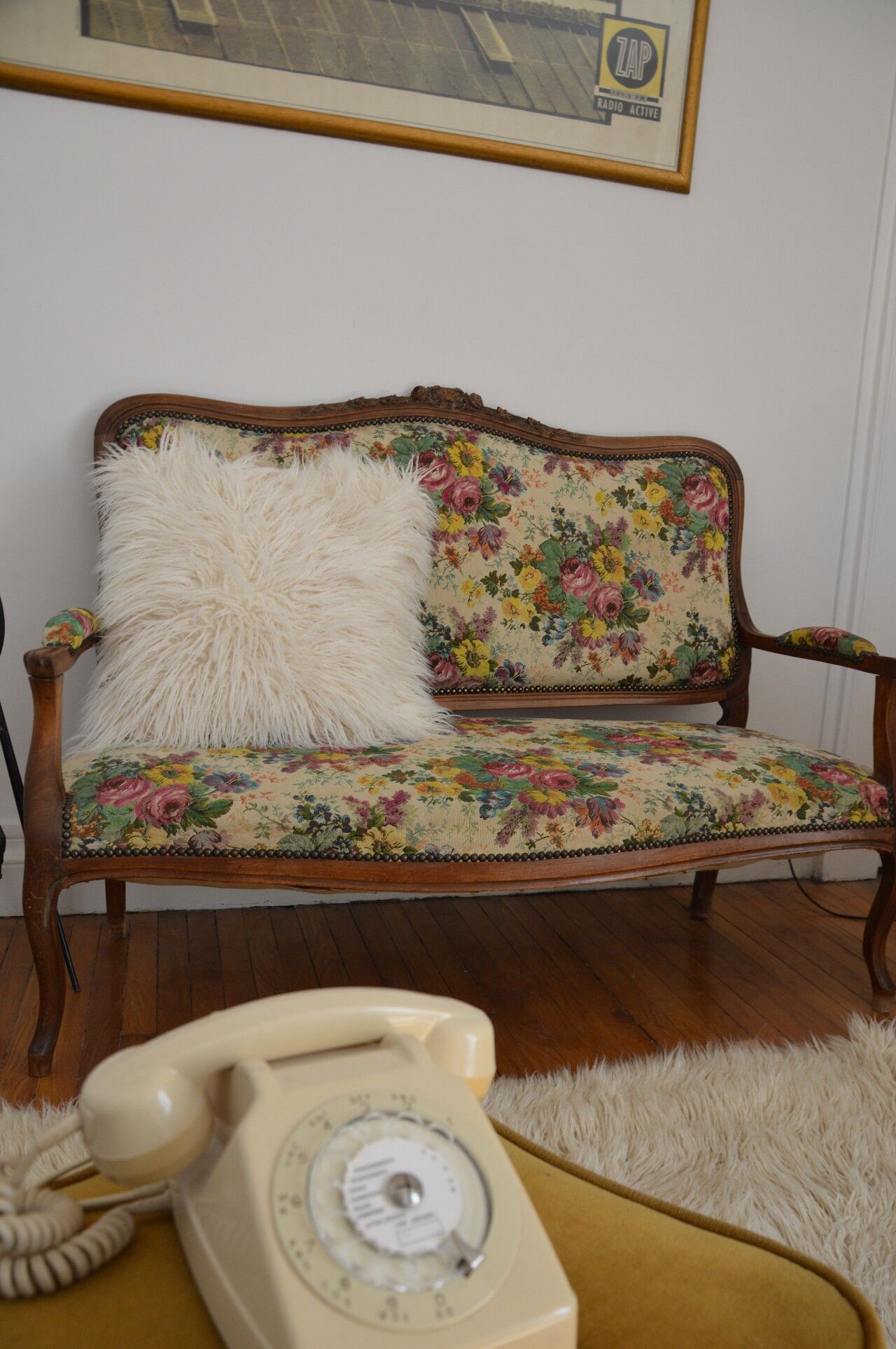 Louis XV style bench in walnut