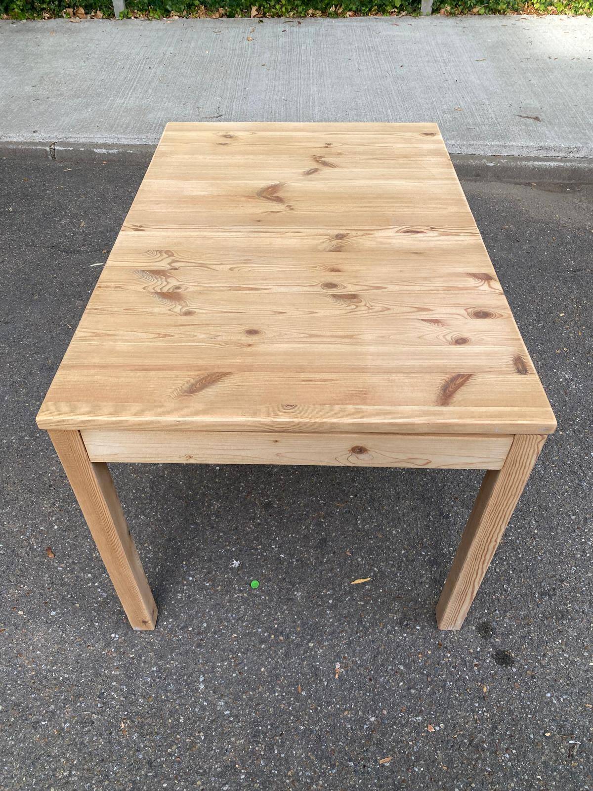 Table à manger scandinave rectangulaire extensible rénovée en pin massif br