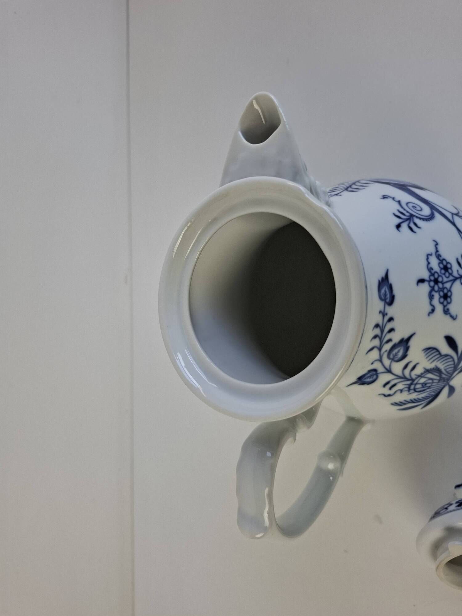 Vintage Dubí Czech Porcelain Blue Onion Cibulák Teapot, c. 1970