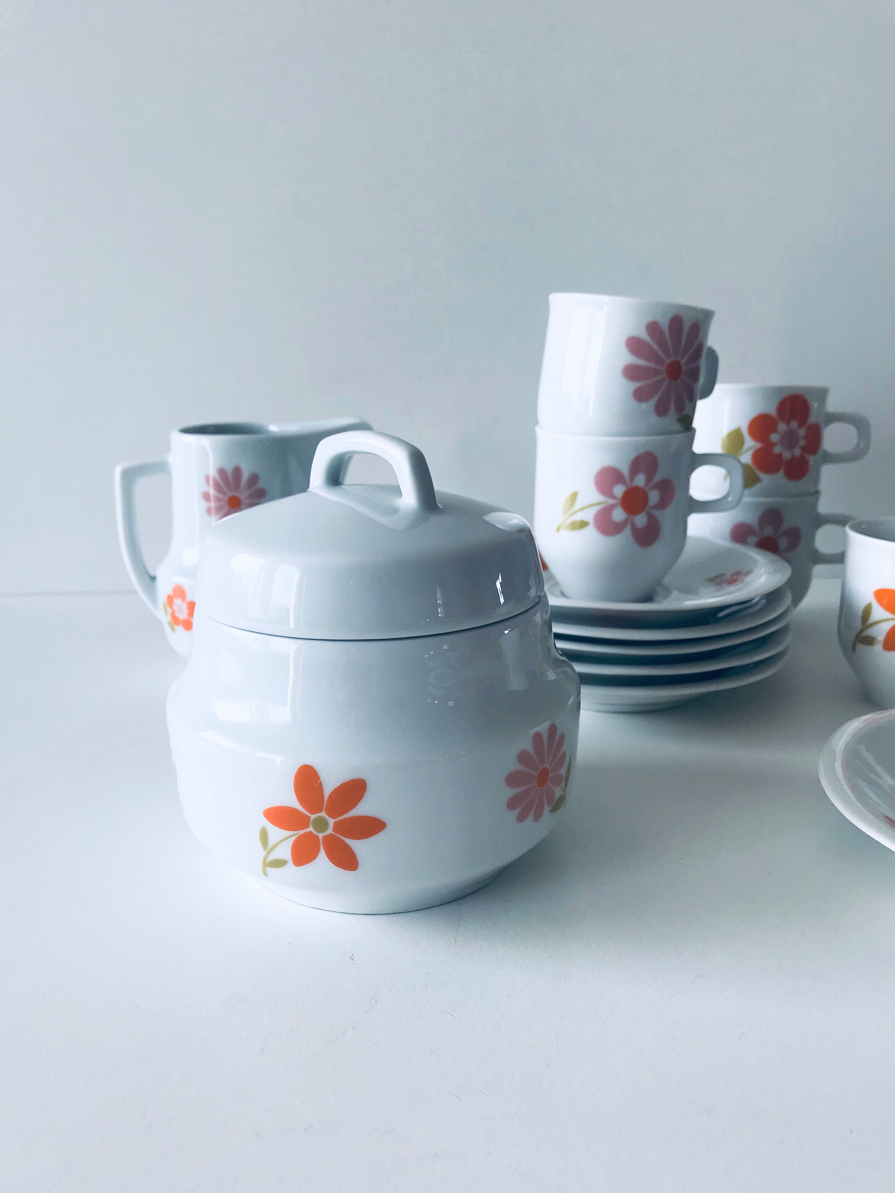Coffee service or porcelain tea