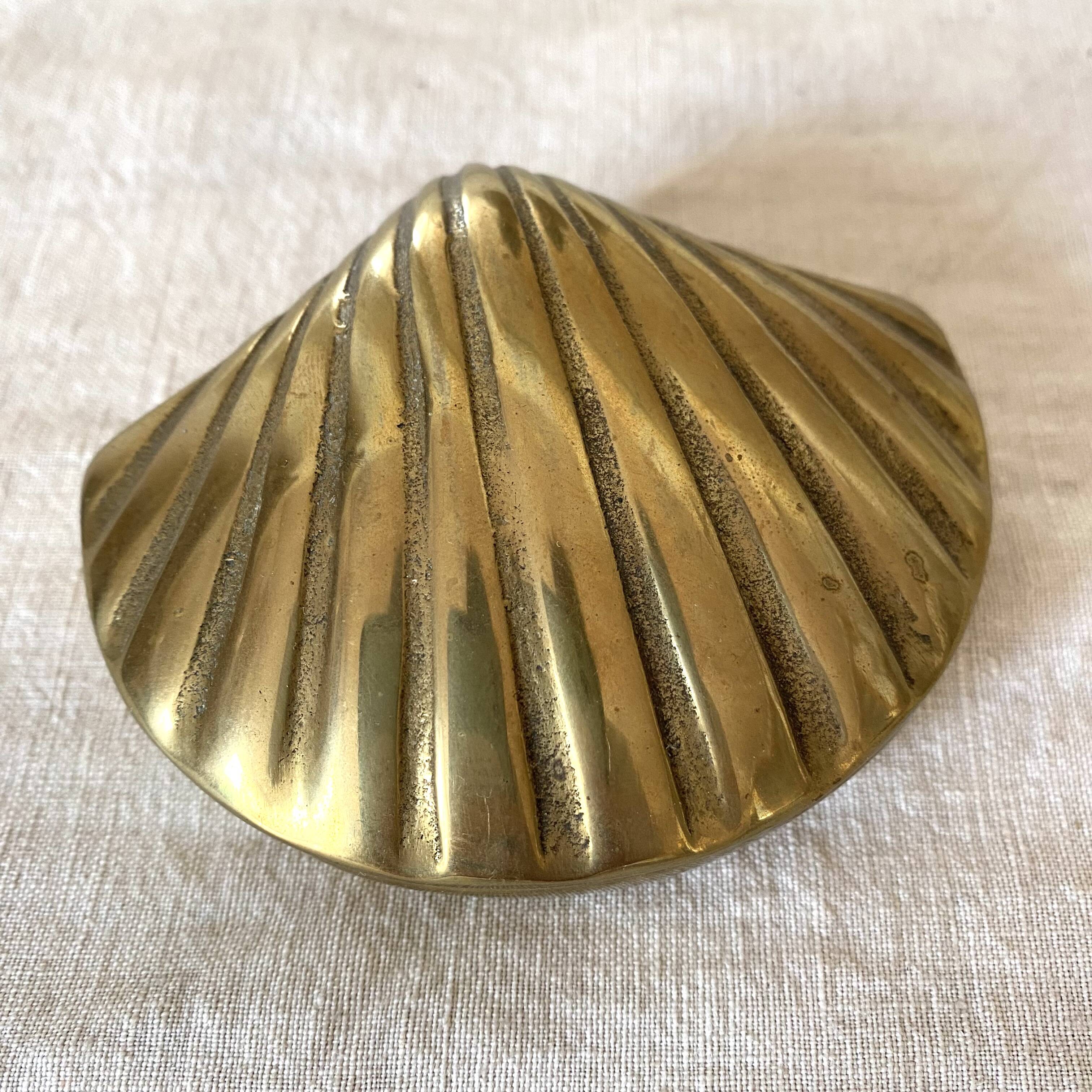 Shell box in gilded brass