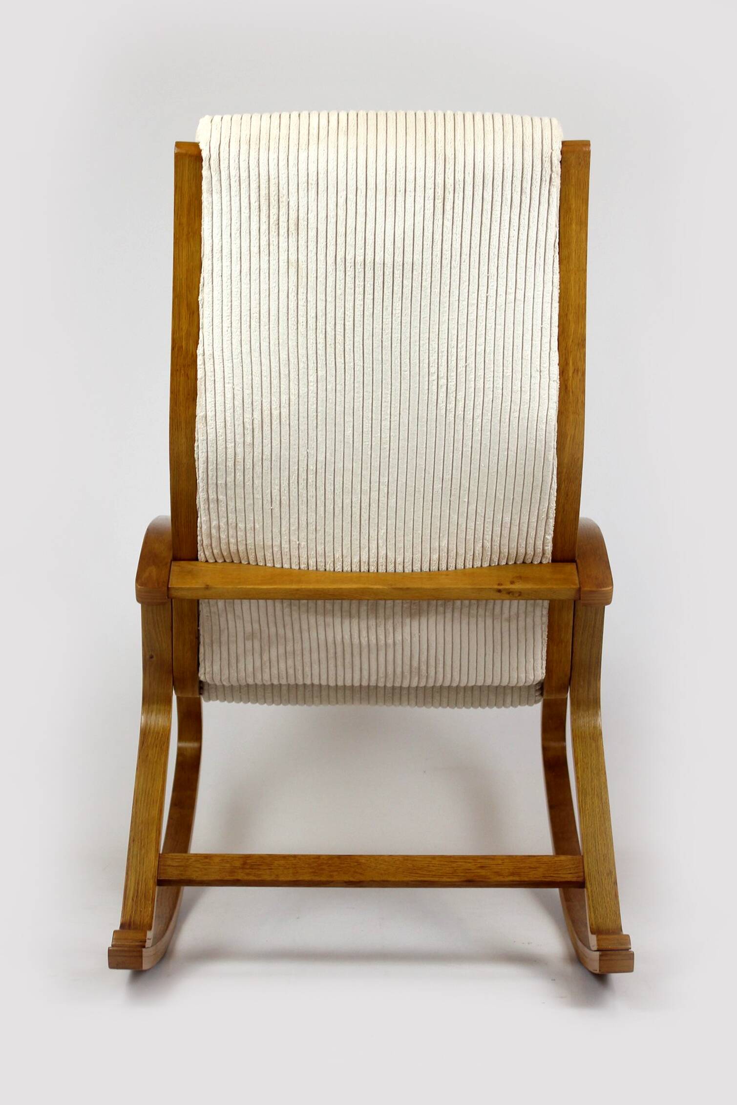 Fauteuil à bascule en contreplaqué restauré du milieu du siècle par L. Volak pour Drevopodnik Holesov, années 1960