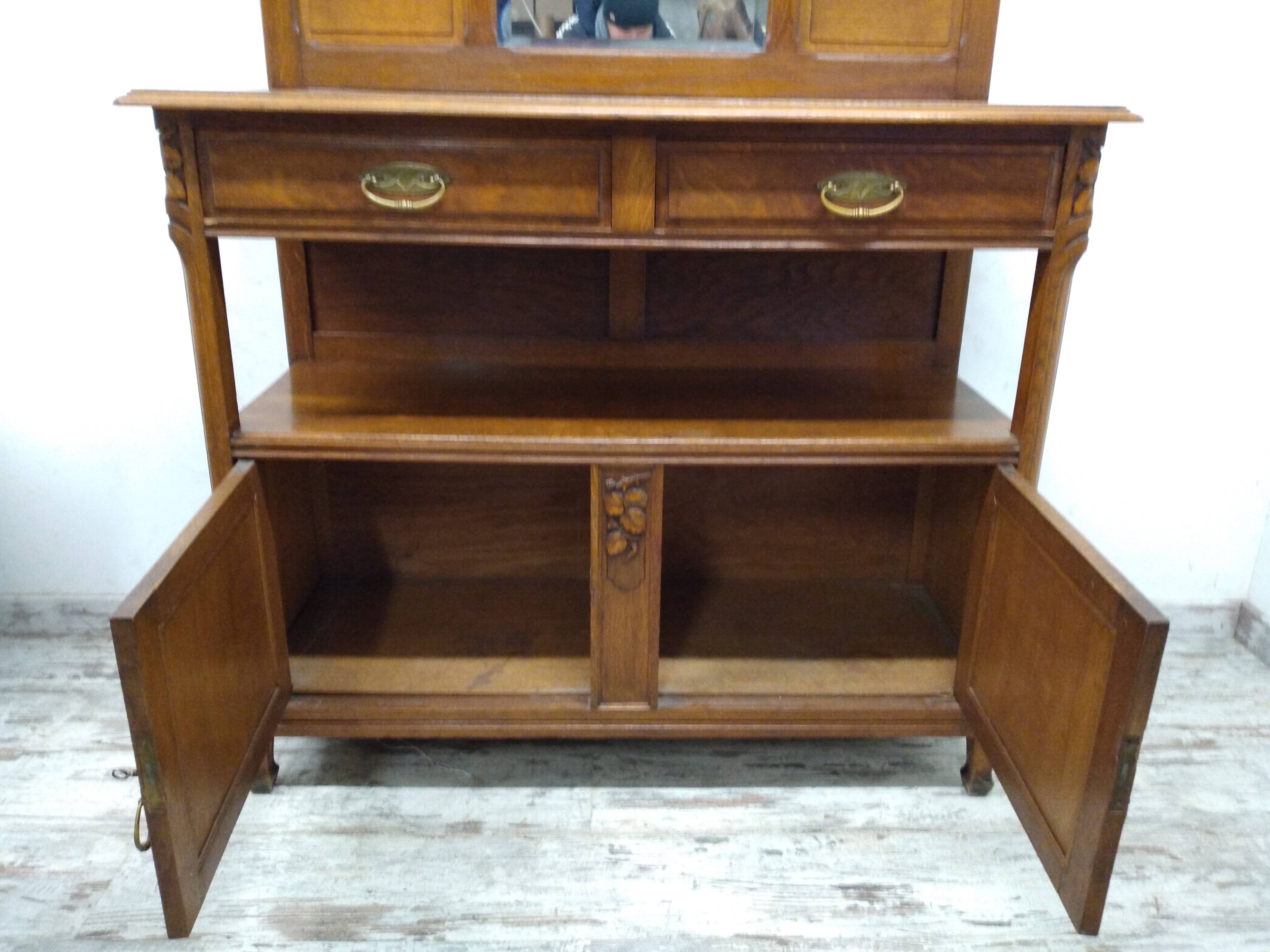 Atypical art deco buffet