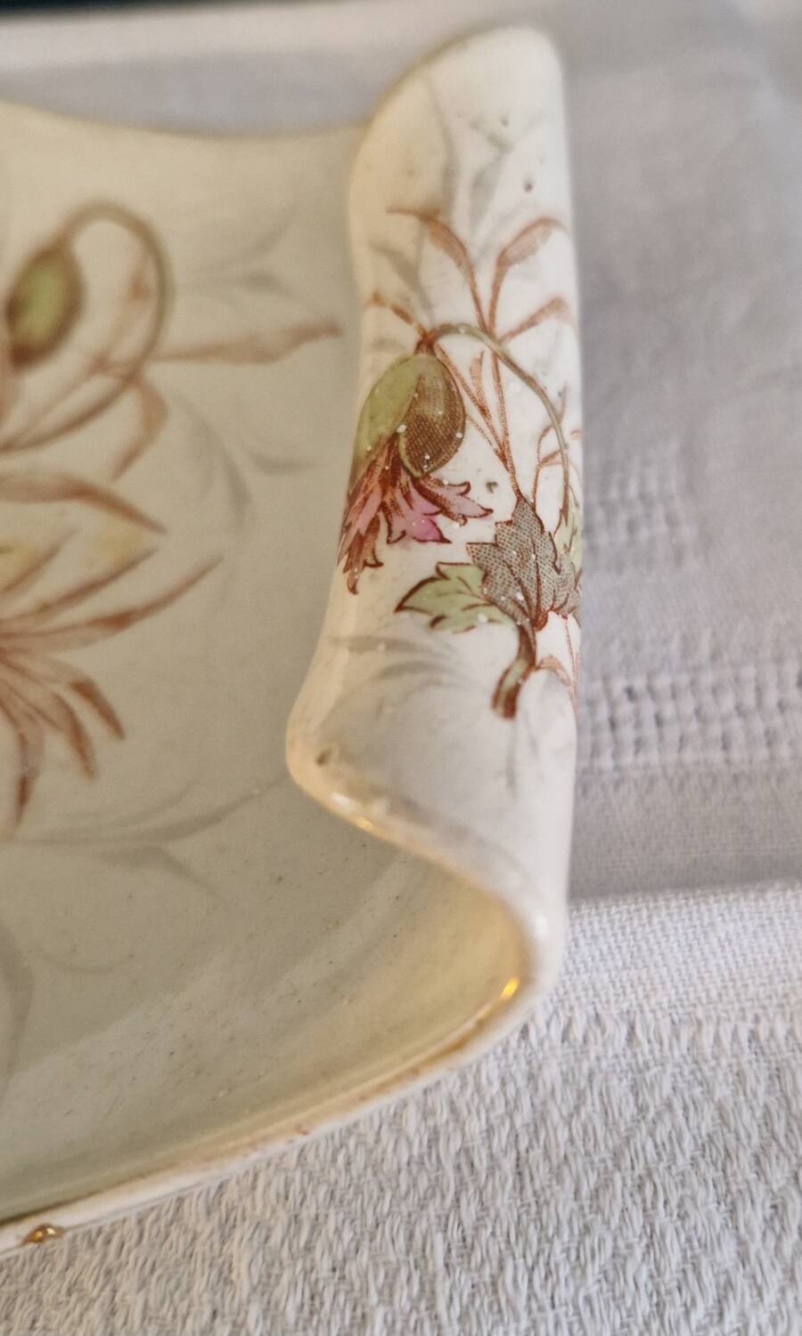 Earthenware pocket emptier