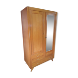 Armoire parisienne vintage avec miroir