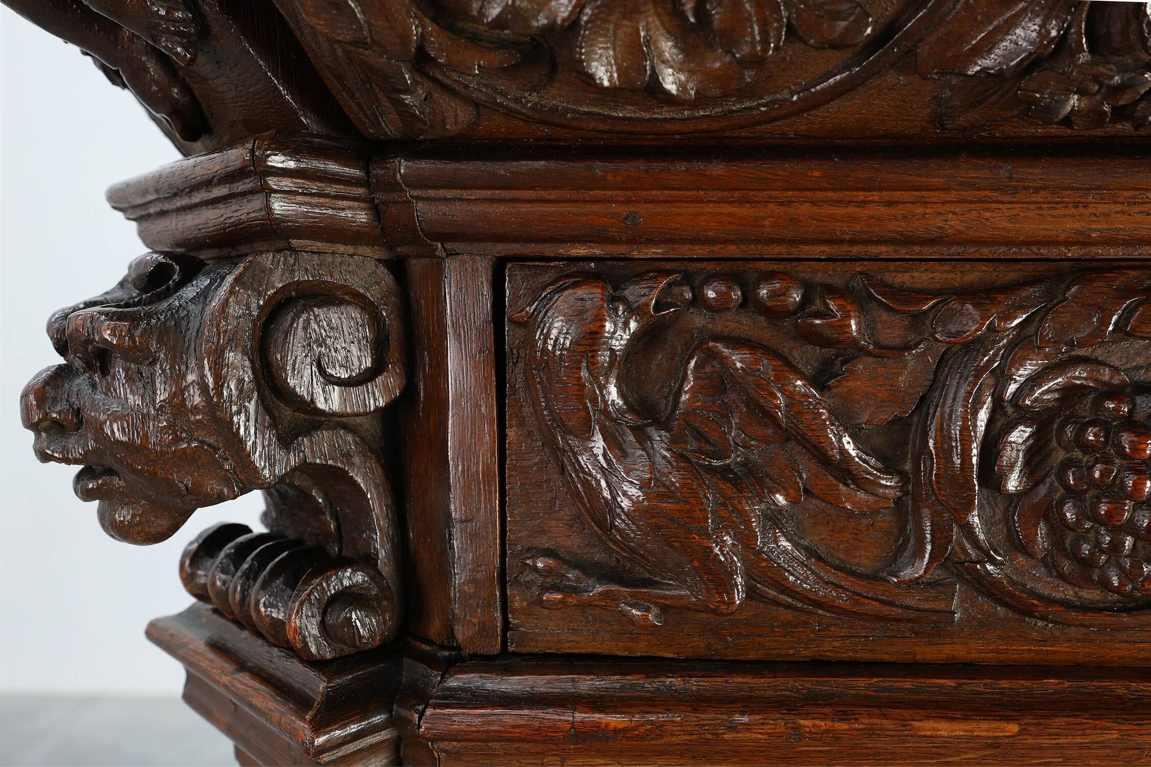 Flemish renaissance "beeldenkast" cabinet in oak wood Antwerp, ca. 1630