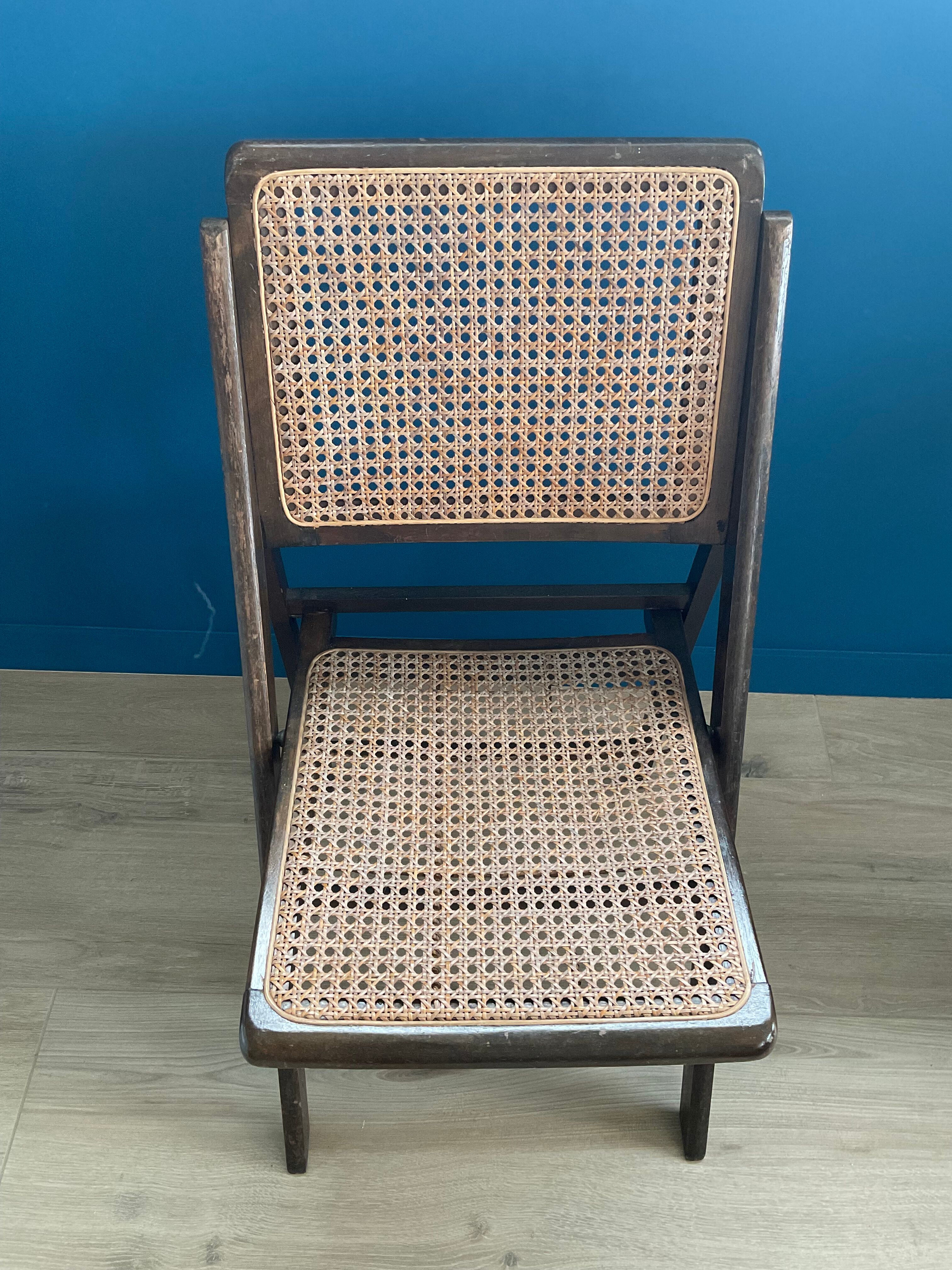 Chaise vintage avec estampille fabricant