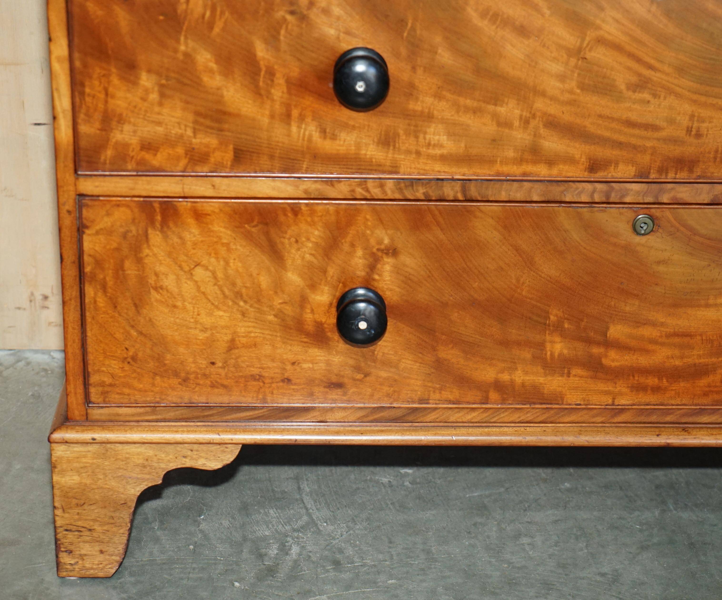 Victorian Chest of Drawers in Satin Walnut, Circa 1860