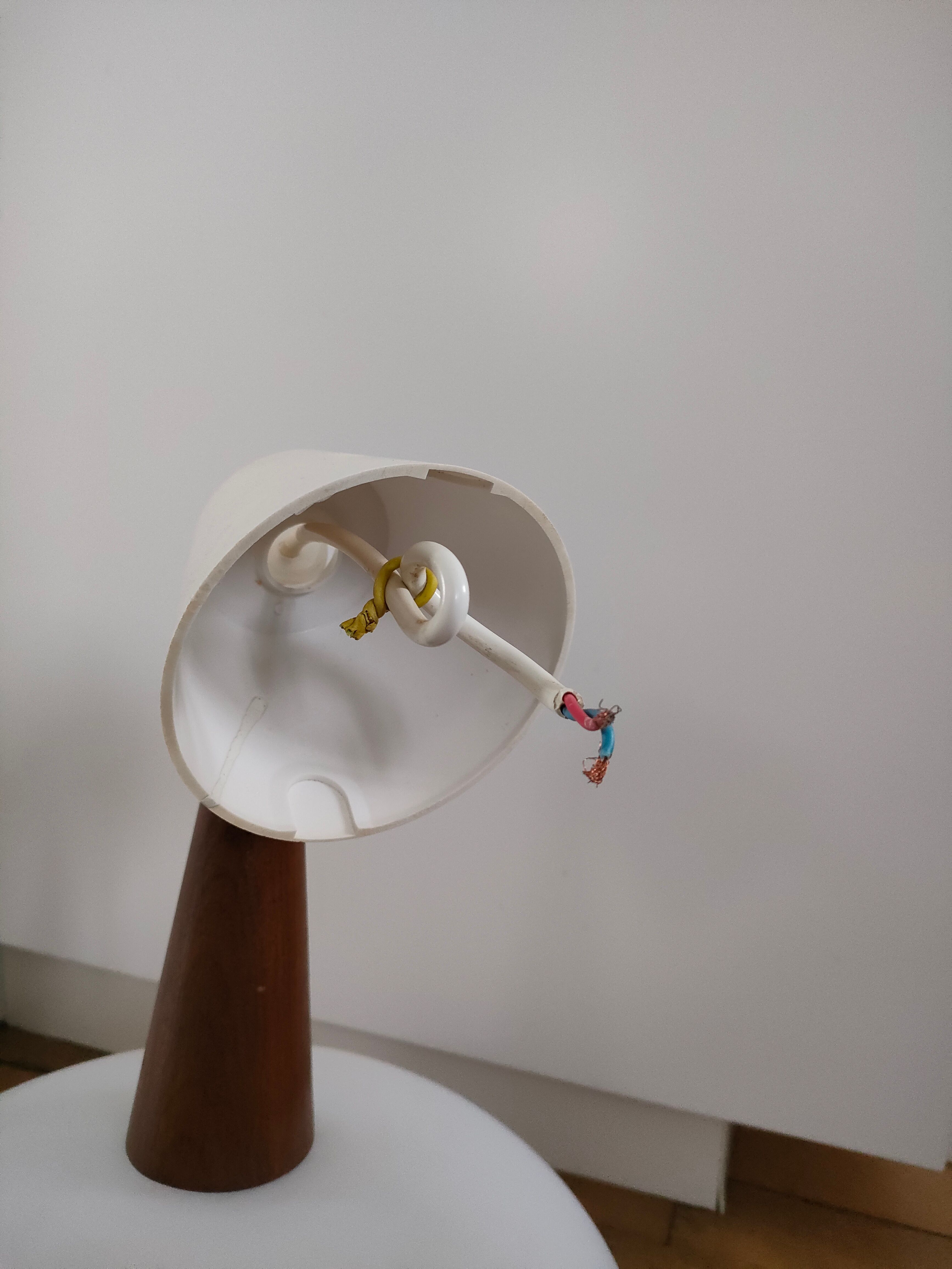 Suspension opaline et teck Louis Kalff pour Philips
