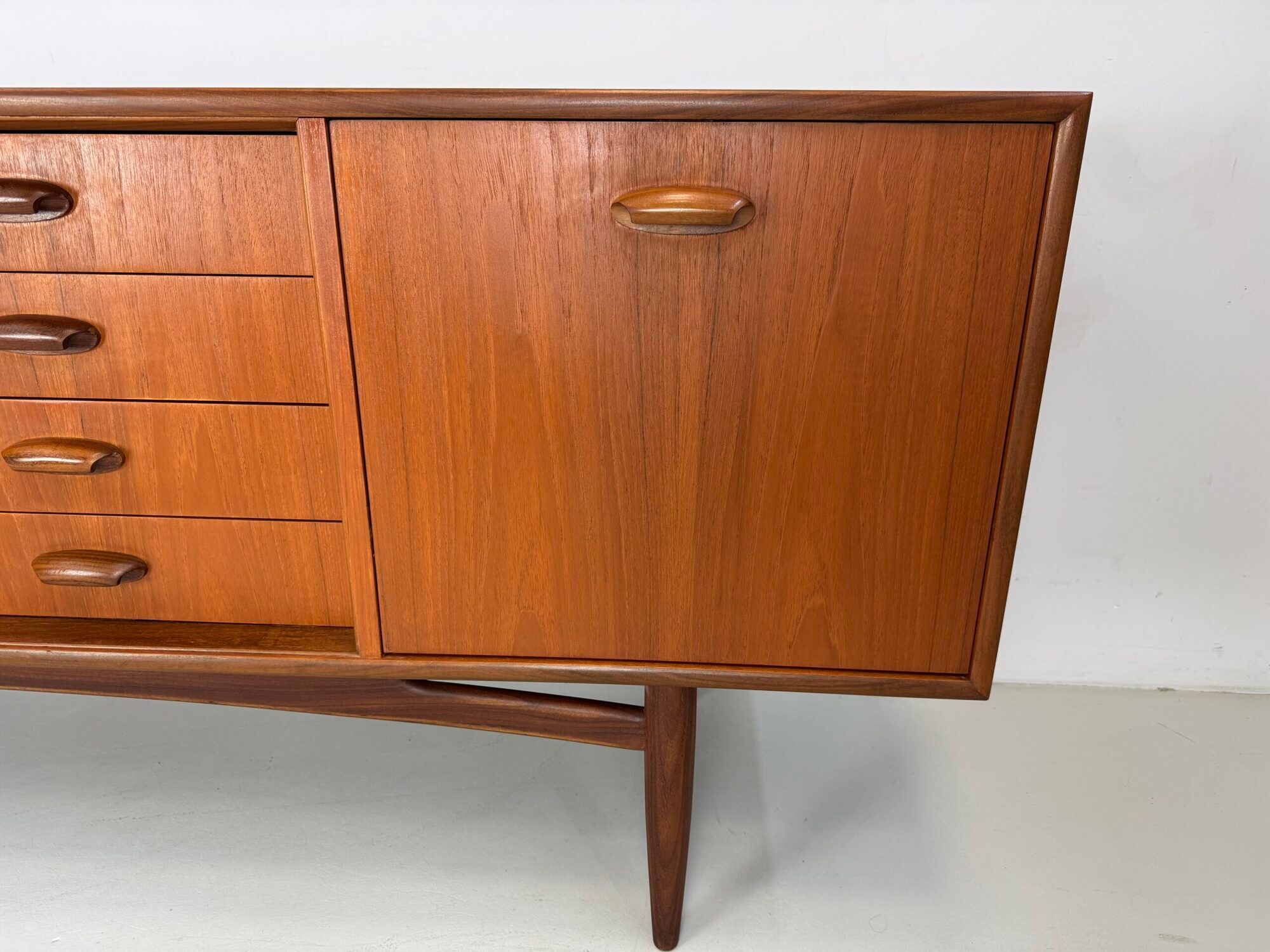 Buffet vintage G-Plan.