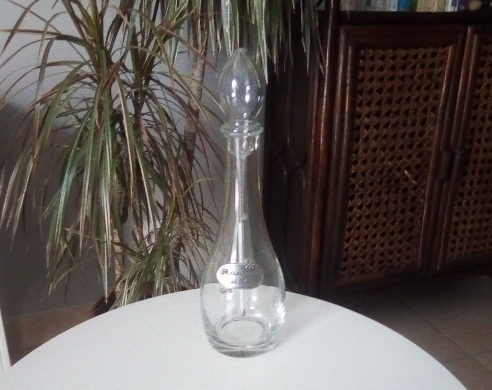 Vintage decanter to decant with thermometer cap