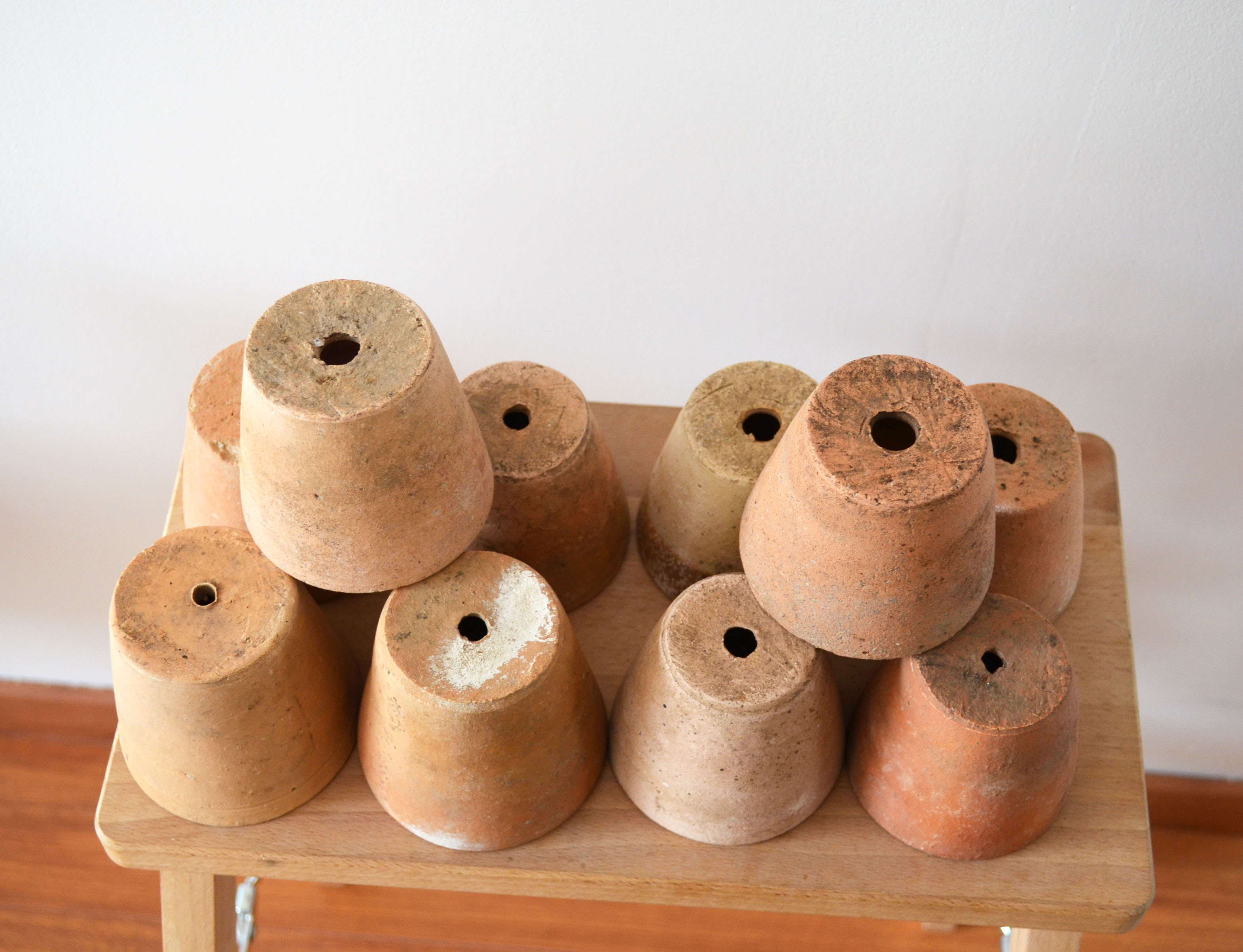 10 old terracotta seedling pots 7/8 cm