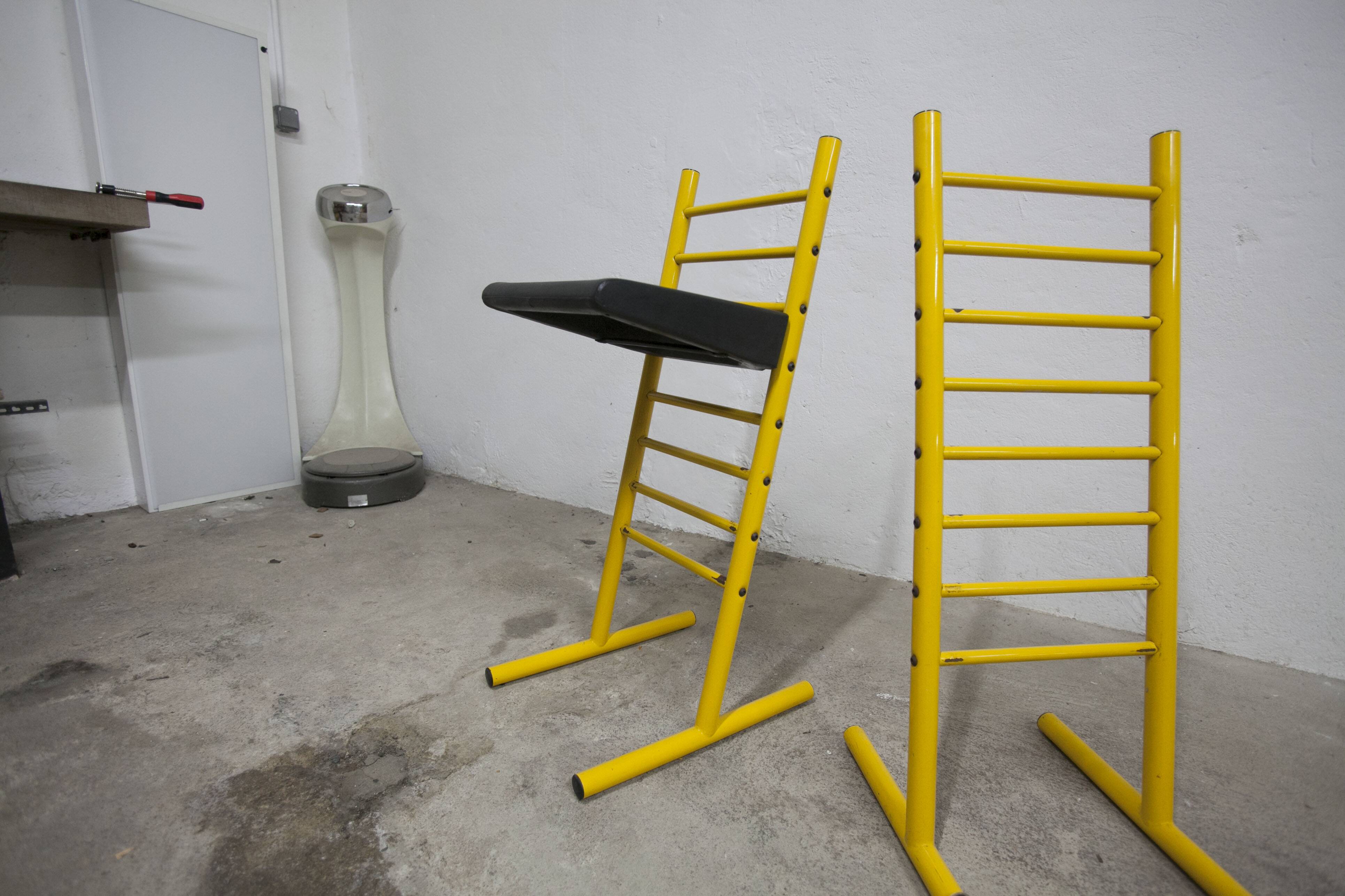 Pair of adjustable Italian bar stools in lacquered yellow and black