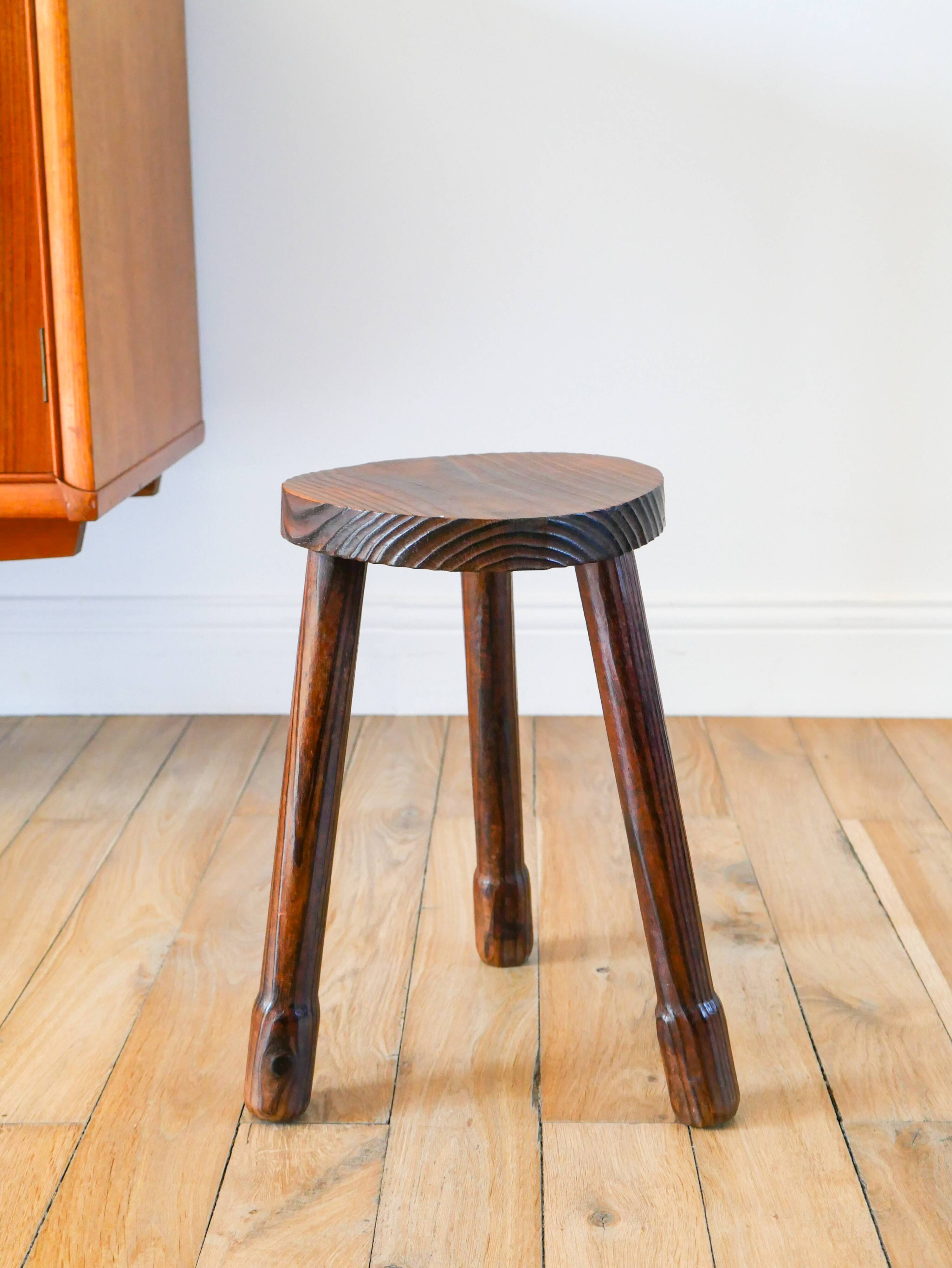 Tabouret tripode en bois, Brutaliste, Style Populaire, 1950