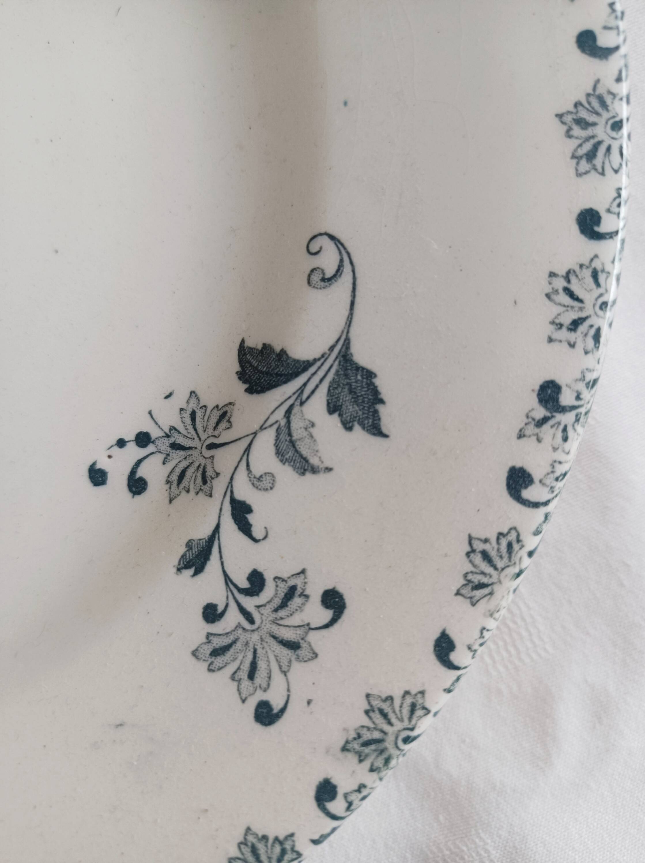 Assiette montée terre de fer Salins, Chantilly