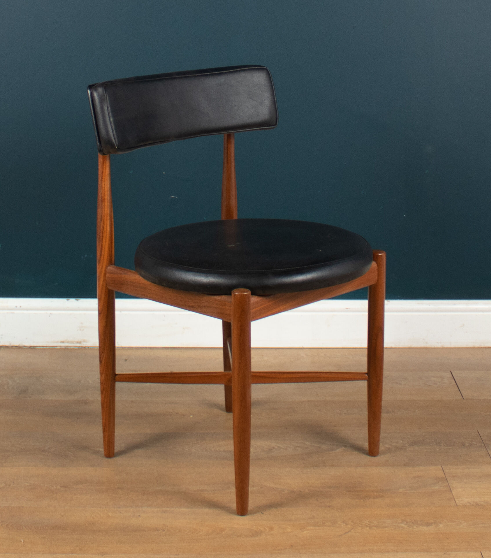 Table à manger et 4 quatre chaises GPlan Fresco par Victor Wilkins
