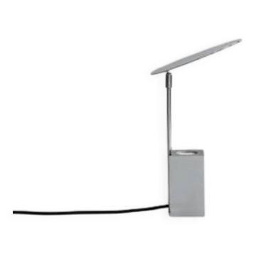 Reflect table lamp in chrome metal, contemporary work.
