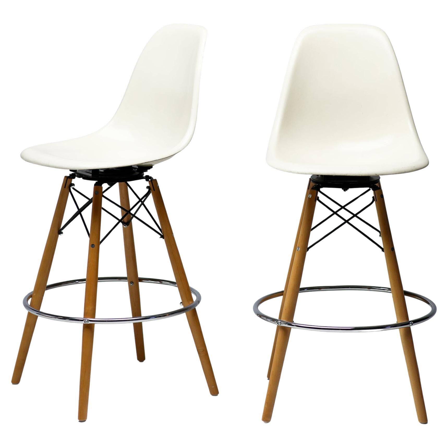 Ensemble de deux tabourets de bar Herman Miller Mid Century Modern Charles Eames "PSW".