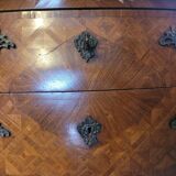 Commode galbés en marqueterie style Louis XV