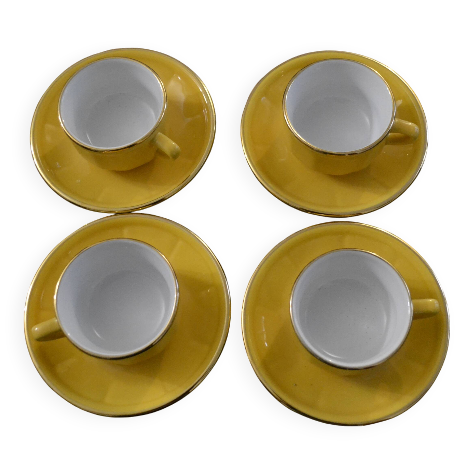 Apilco yellow cups