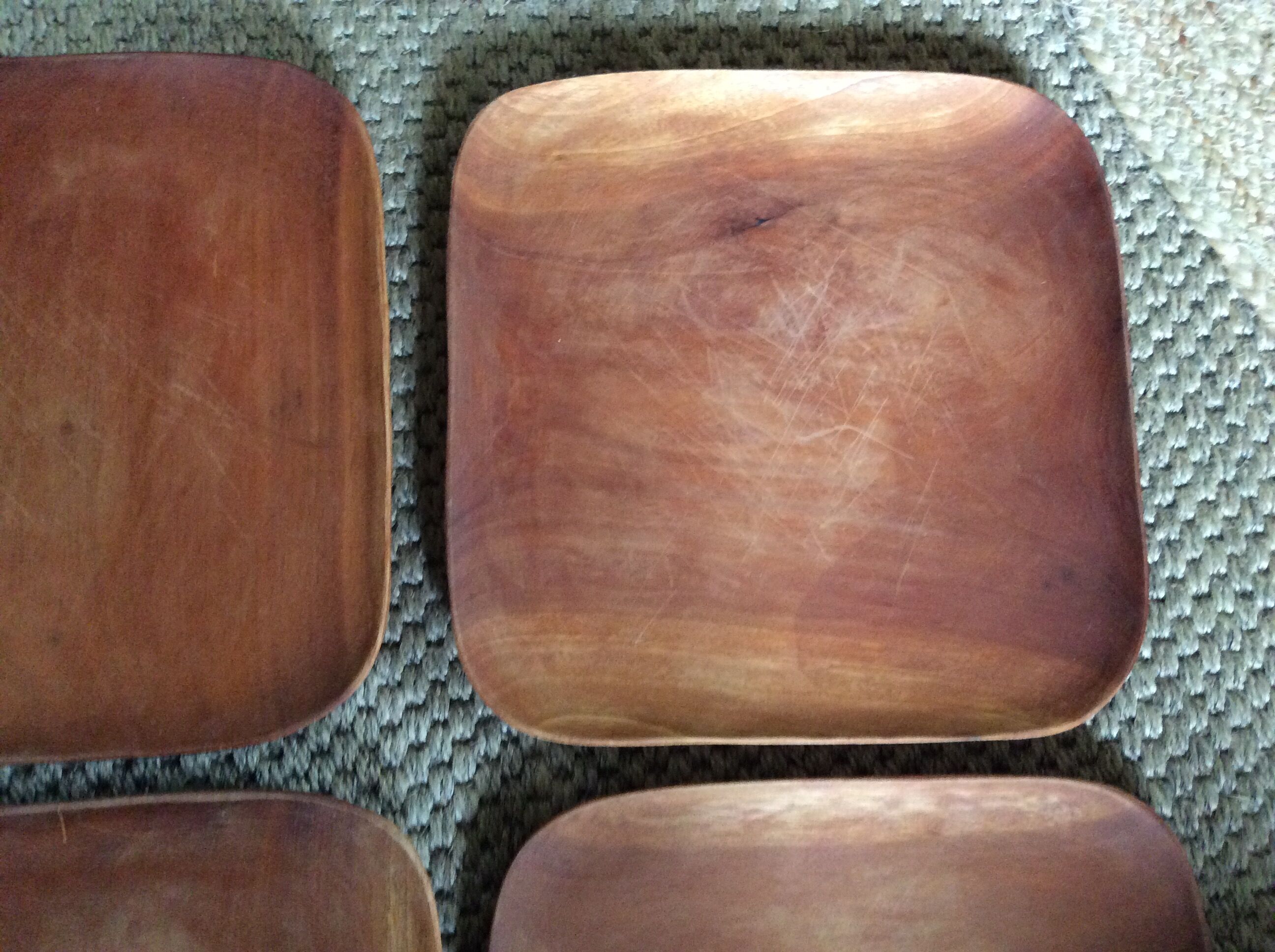 Set of 8 wooden plates