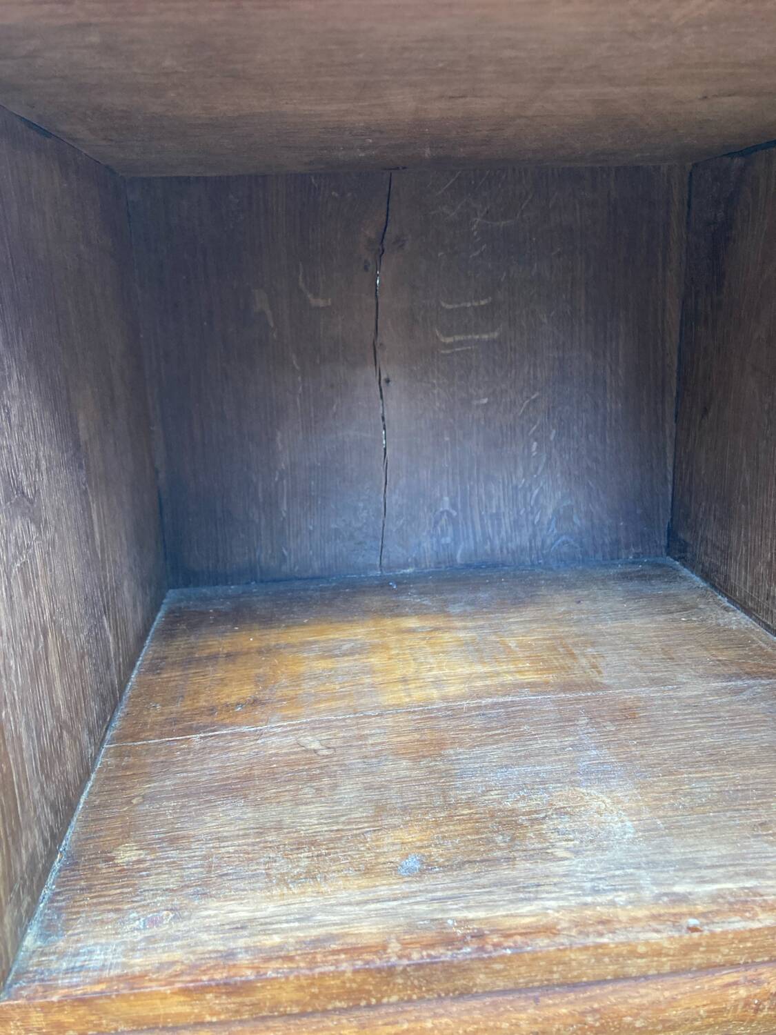 Meuble de rangement ancien