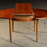 Extendable table and 4 Scandinavian chairs