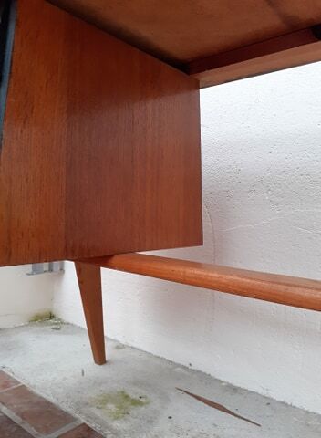 Against-the-post, black lacquered 50s