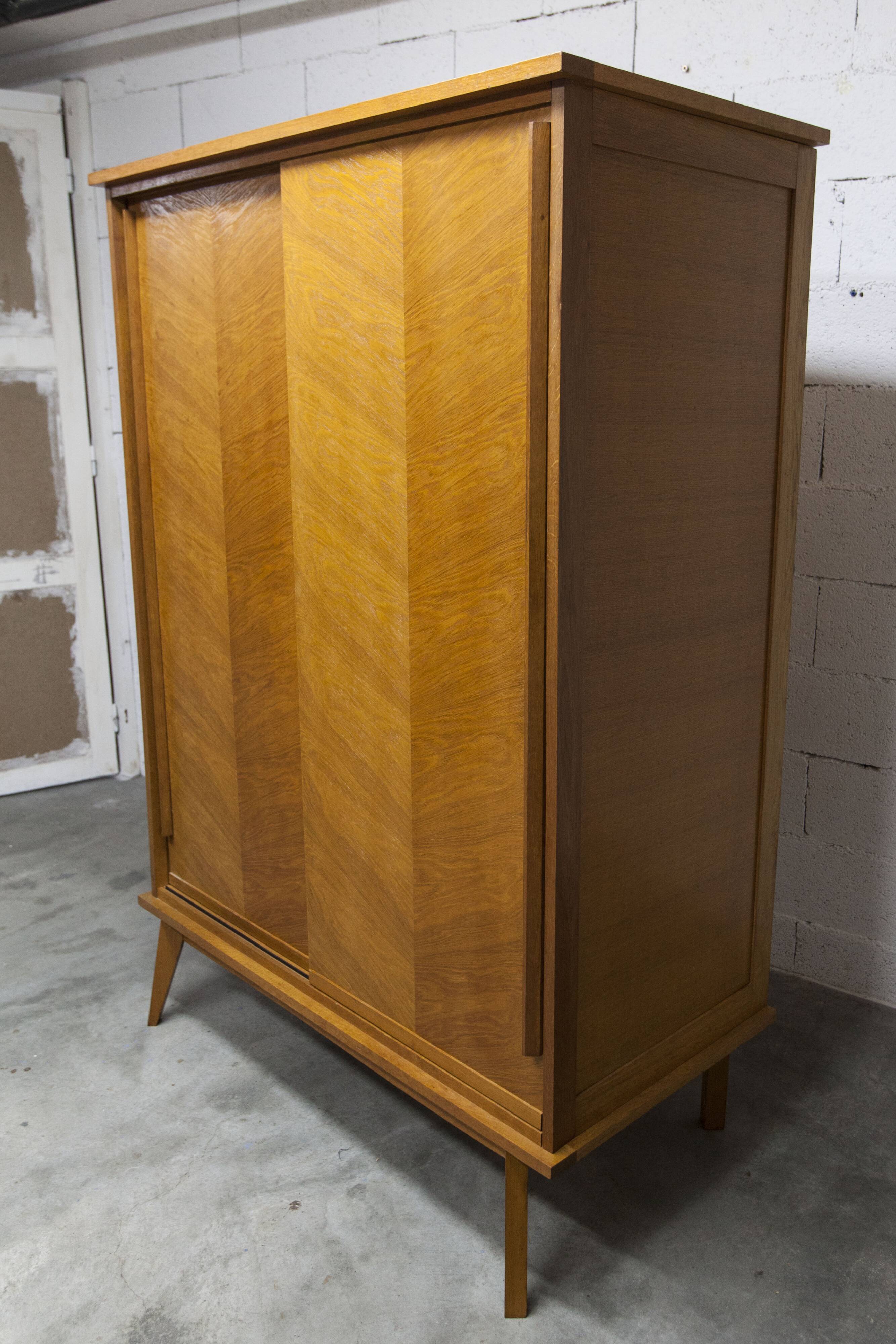 Armoire penderie 1950 pieds compas portes coulissantes plateau neuf