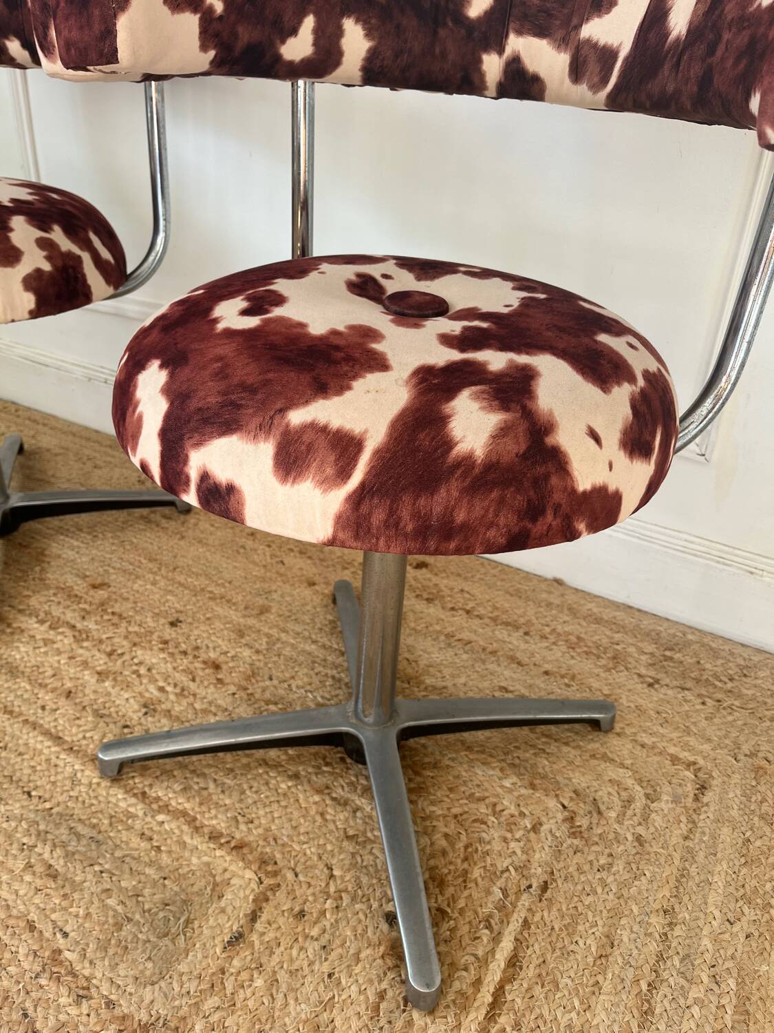 Paire de fauteuils en métal chromé vintage