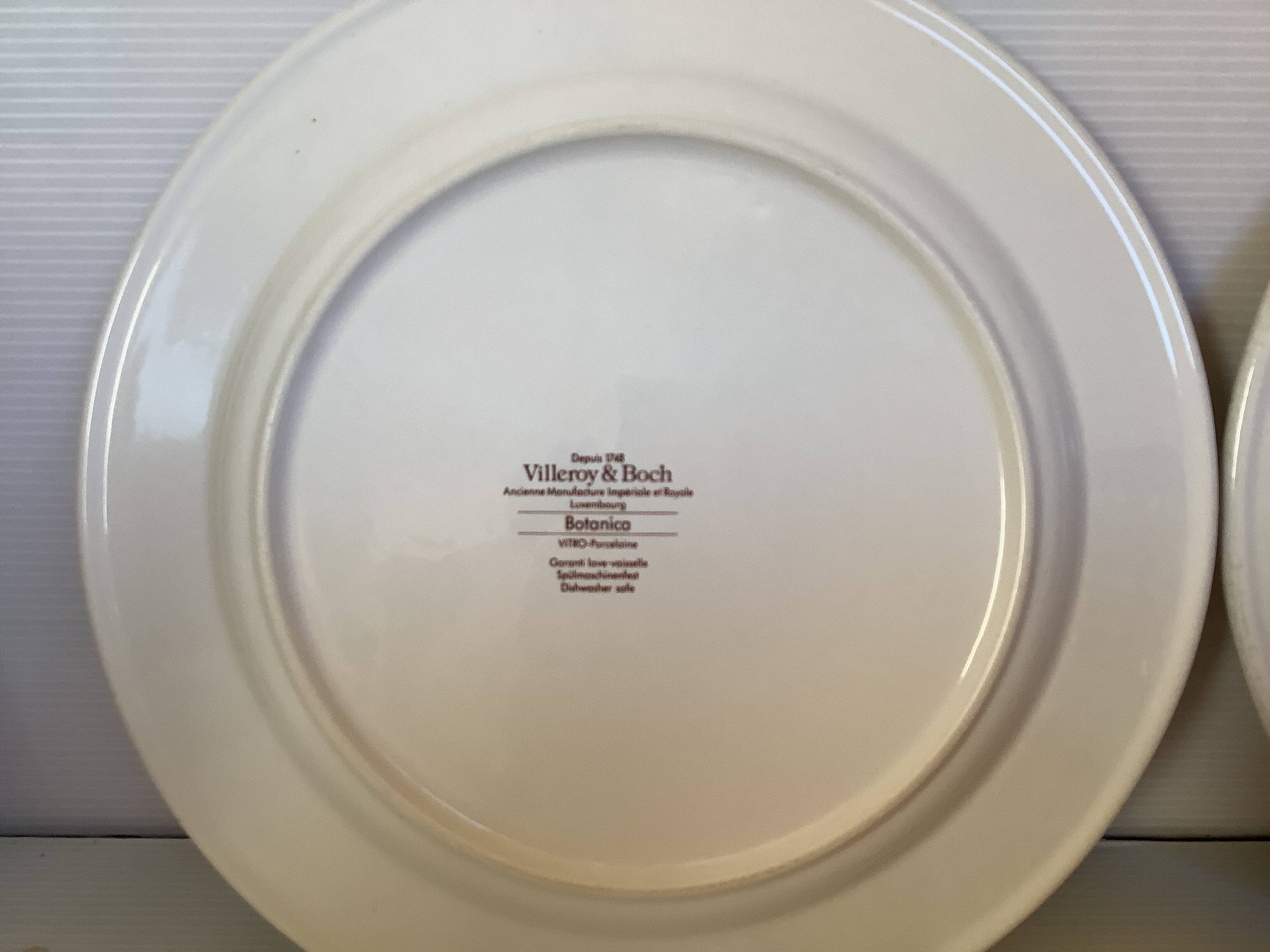 Set of three flat plates with botanical flowers by Villeroy & Boch.