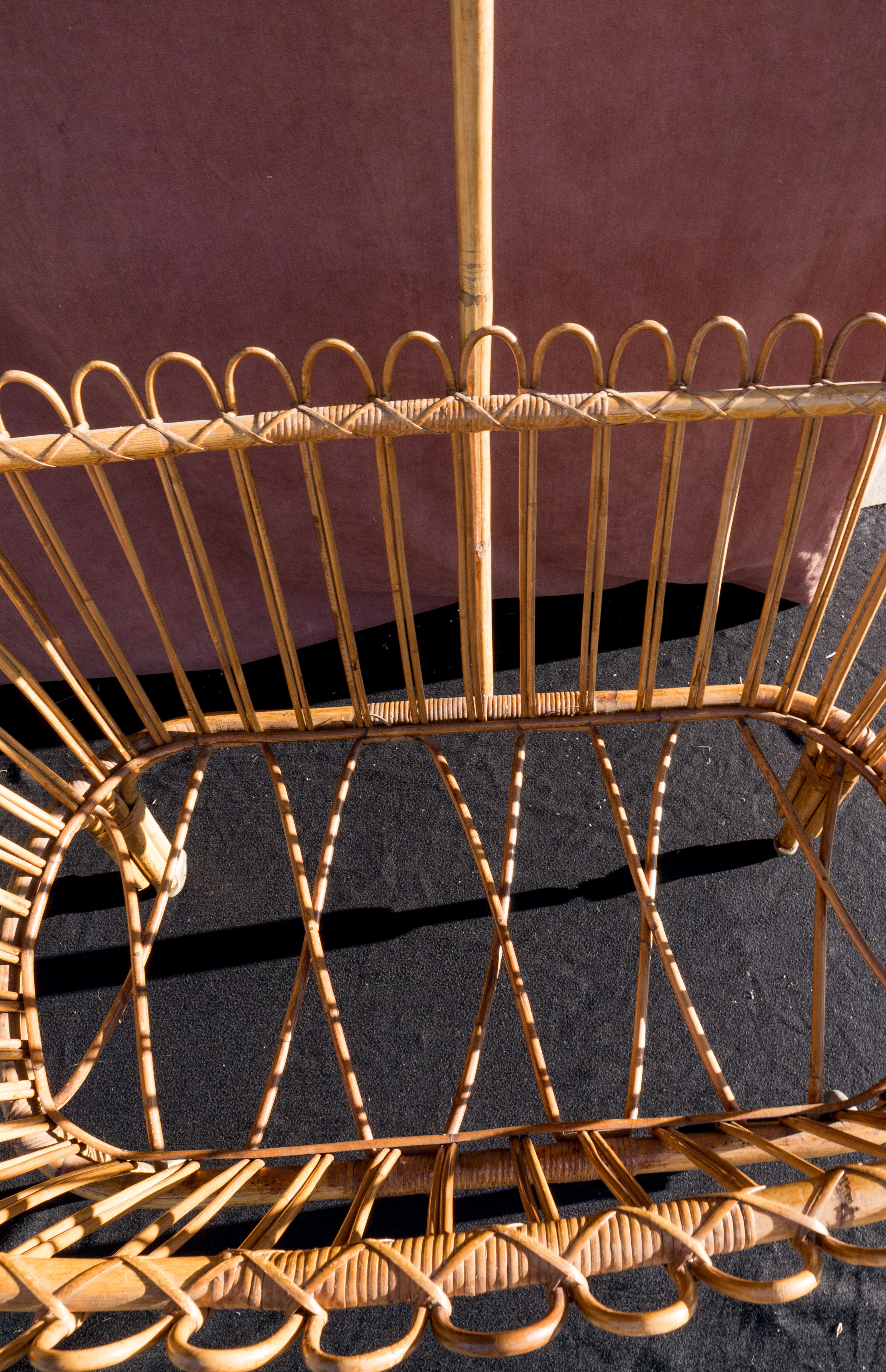 Cradle rattan on feet and swan neck