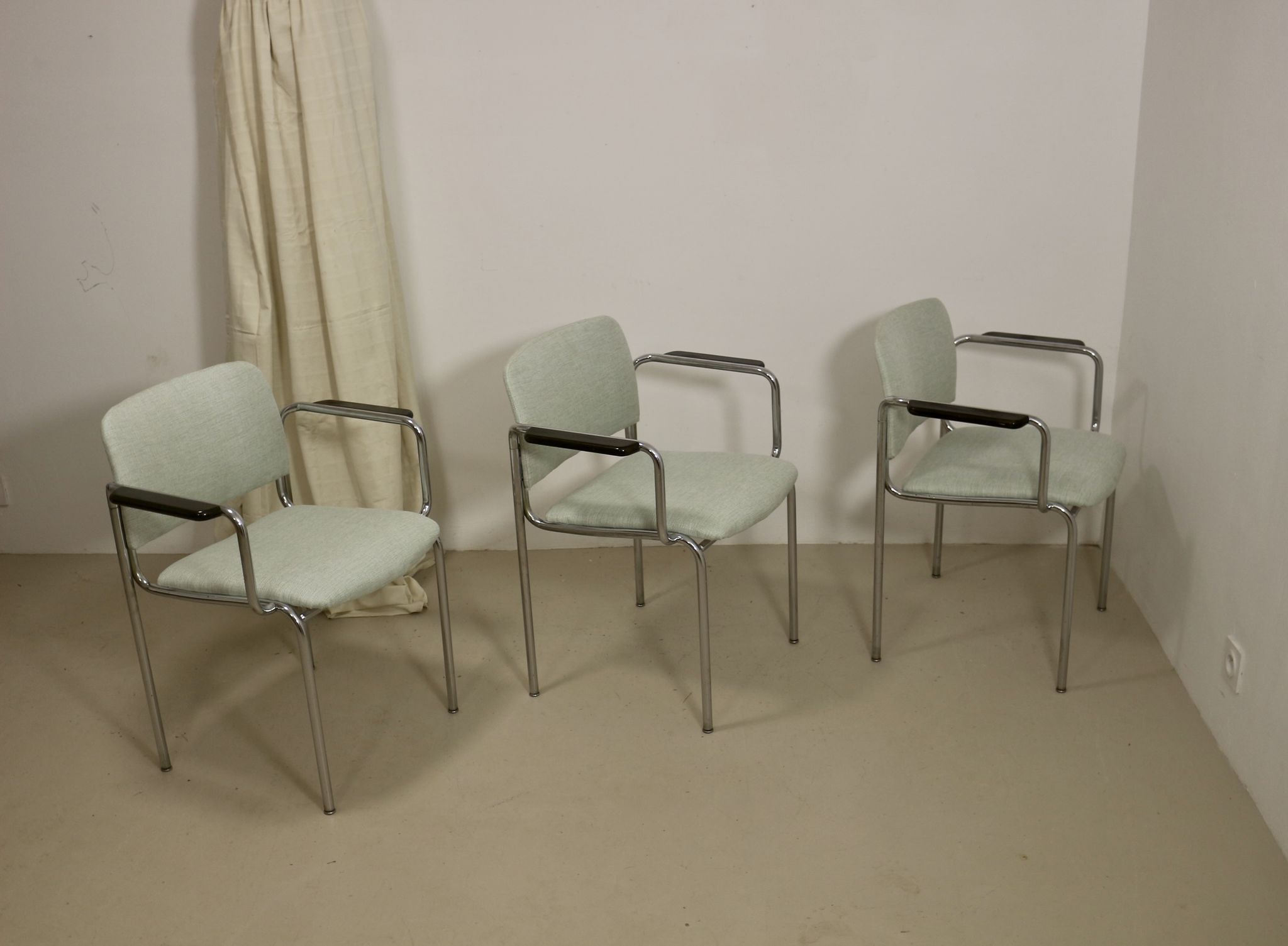 Set de 3 de chaises tubulaires en acier chromé, datant de 1970.Ref Amanda