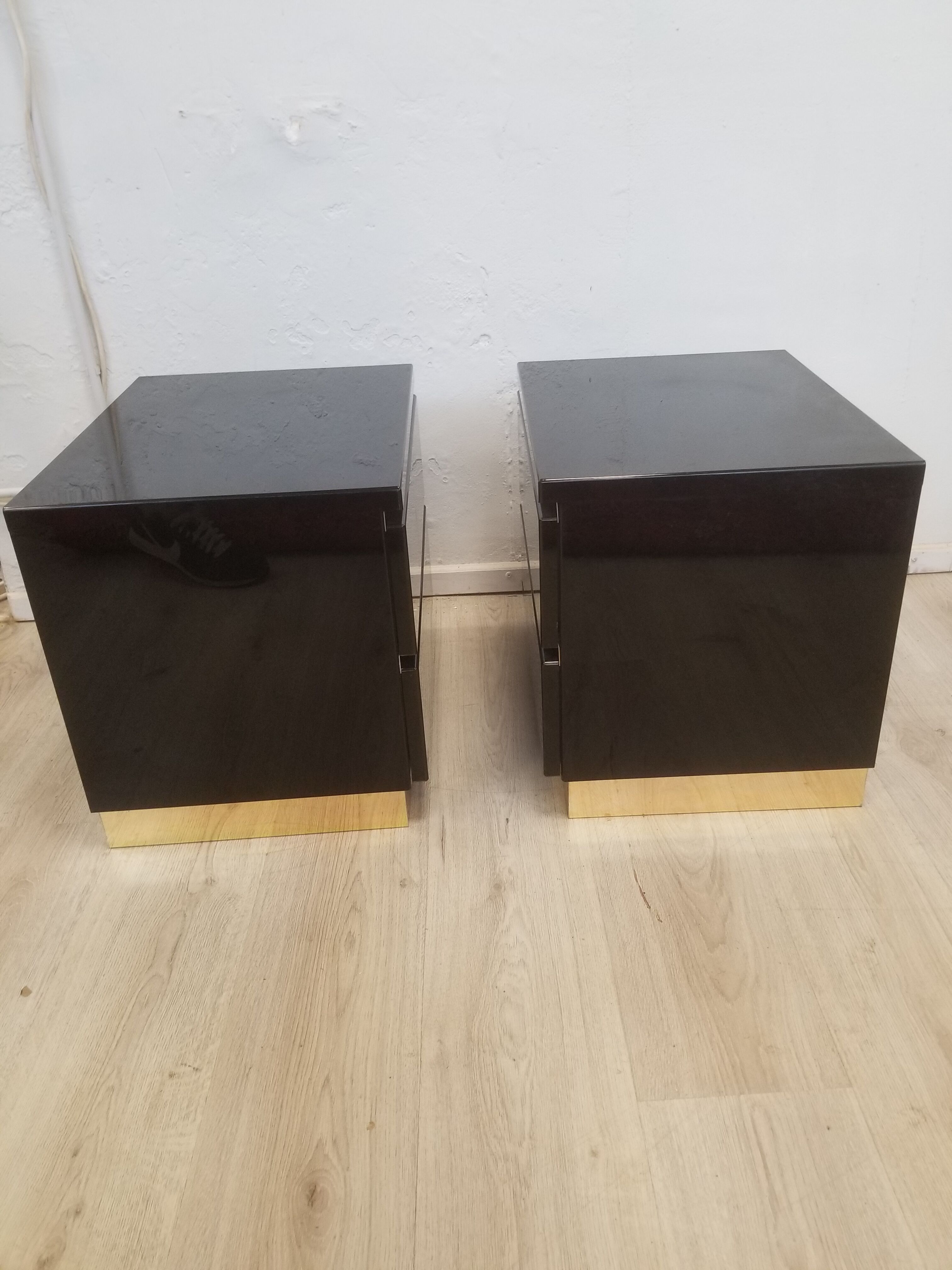 Laquered bedsides Éric Maville