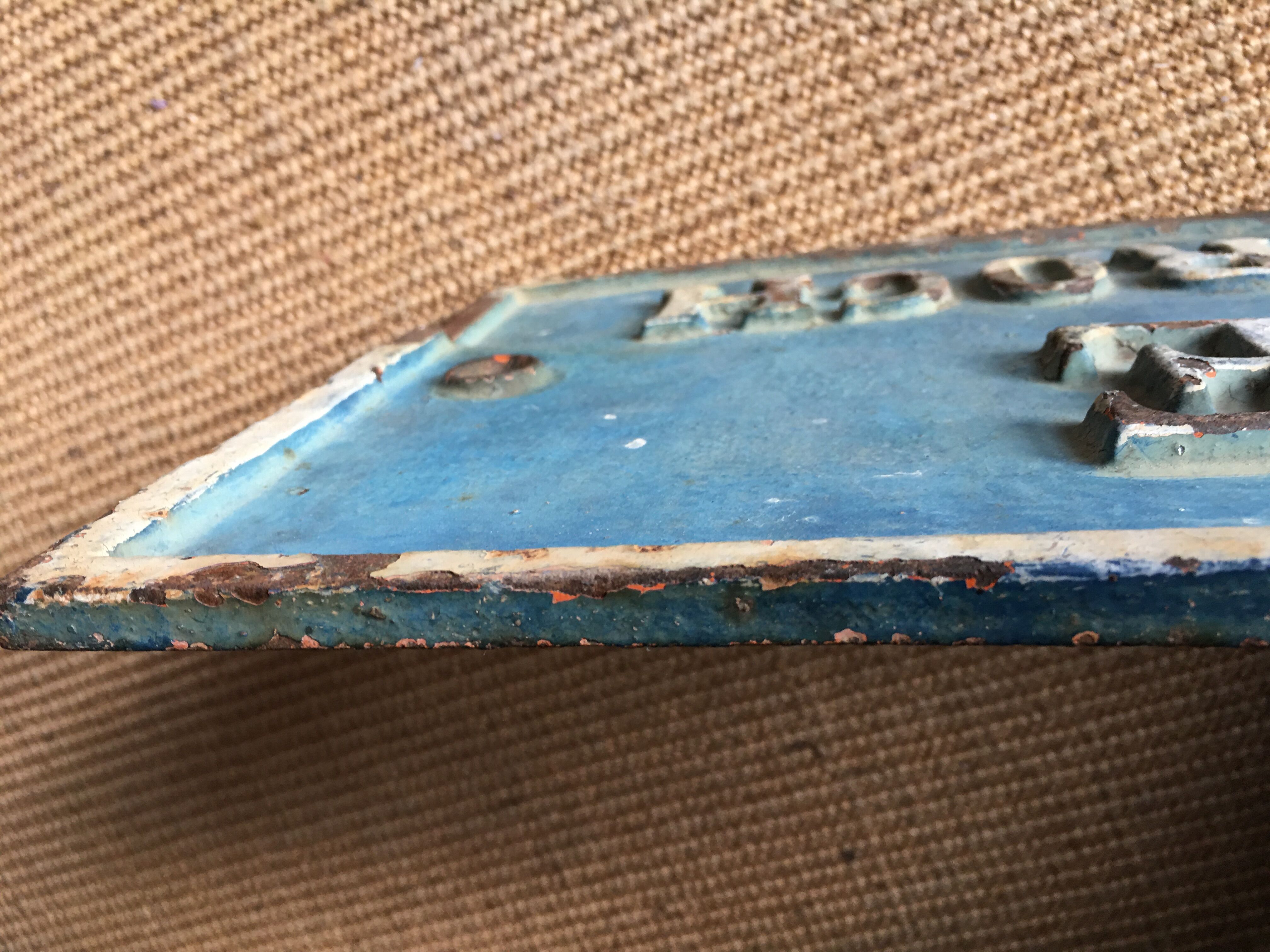 Street plate, embossed letters "rue Saint-Roch" in cast iron, 19th