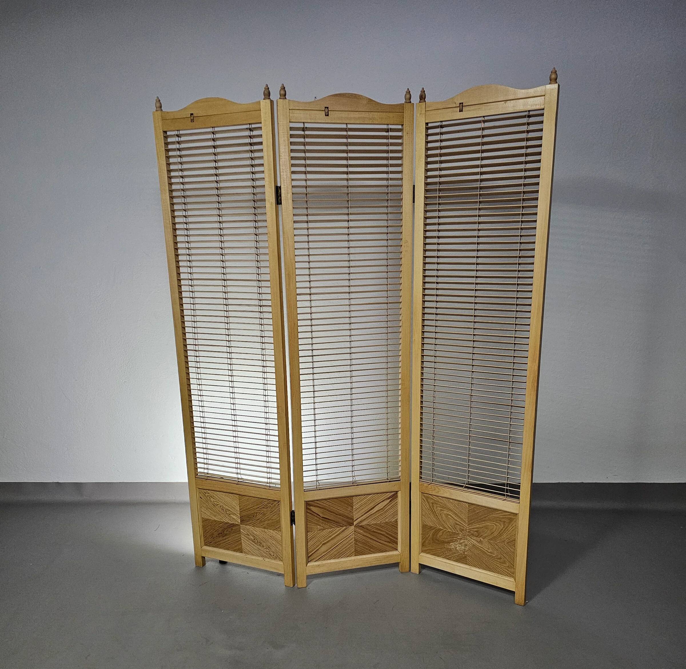 Room divider, French blonde beech louvered screen, 1960s, width 155 cm, height 185 cm