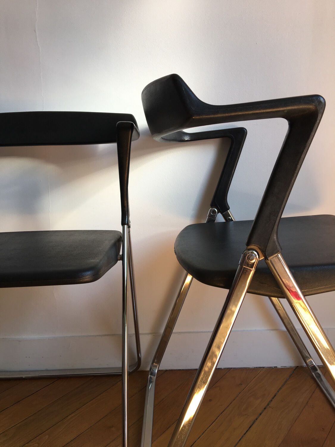 Arch folding chairs