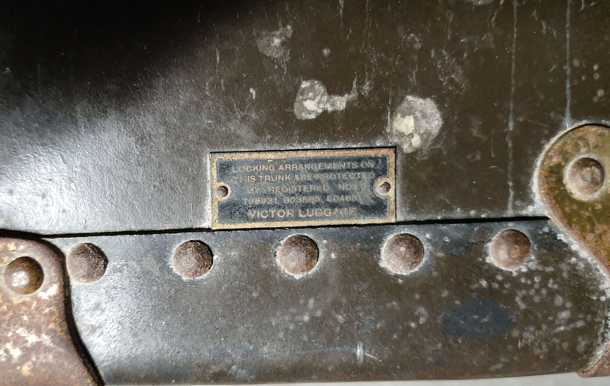 Large travel trunk of the brand Victor Wardrobe Luggage 1920