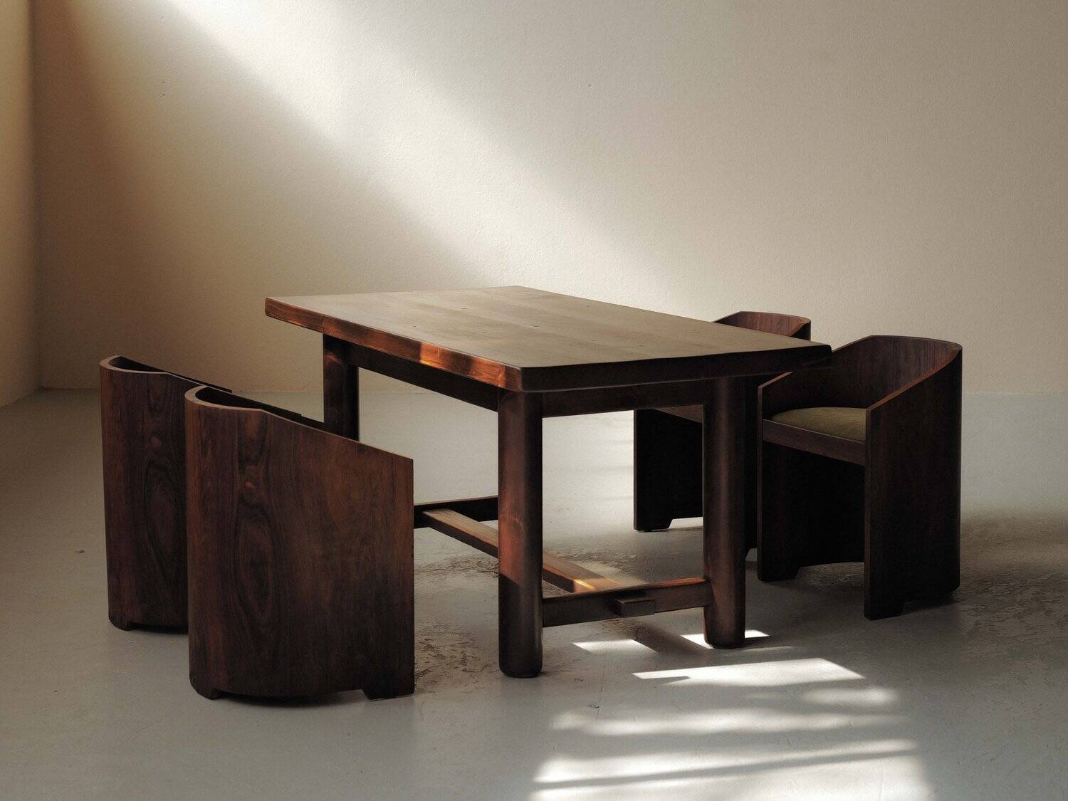 Set of 4 Art Deco armchairs in rosewood veneer, circa 1930.