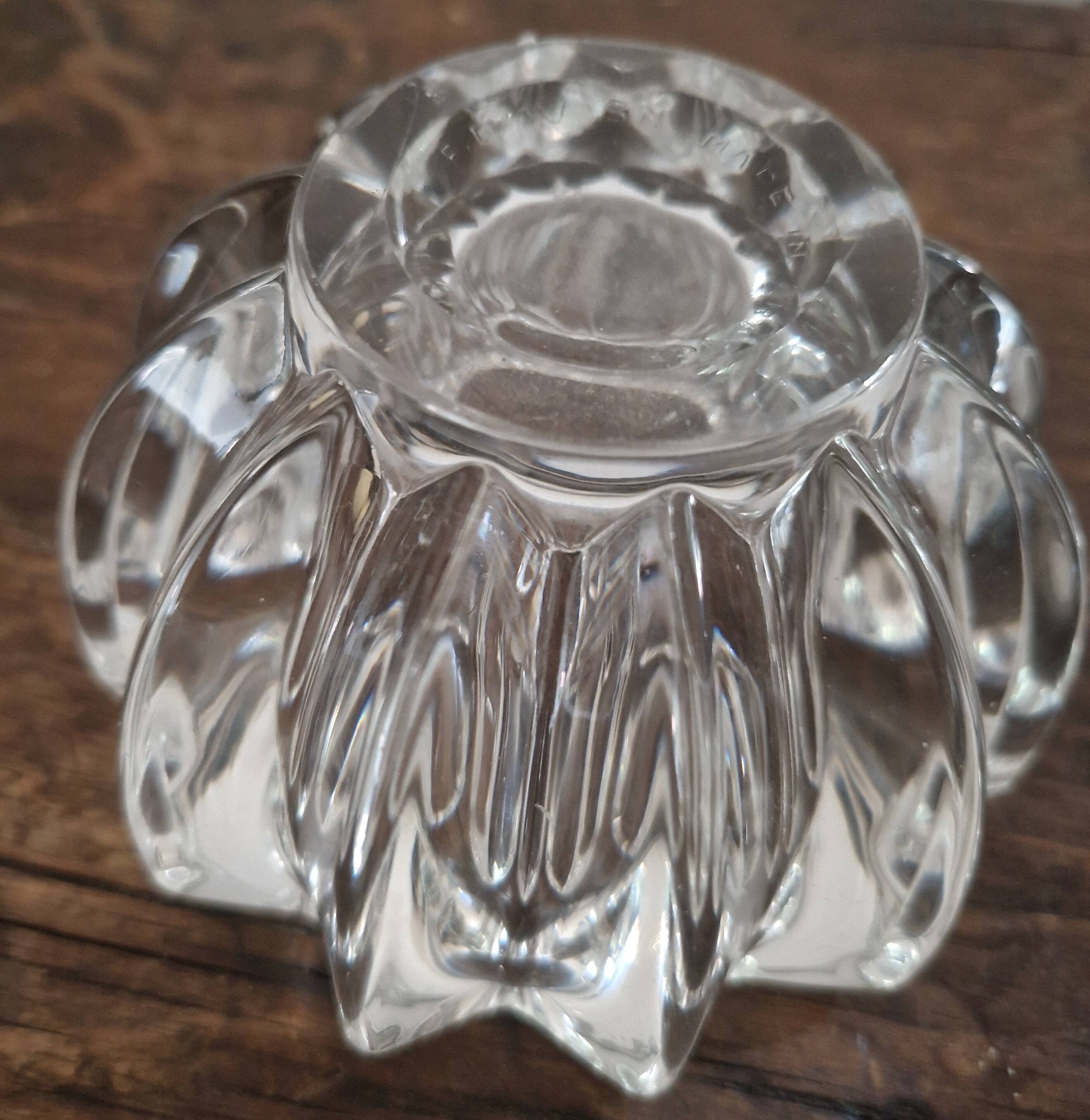 Pair of Art Deco candlesticks in pressed glass moulded signed by AVESN