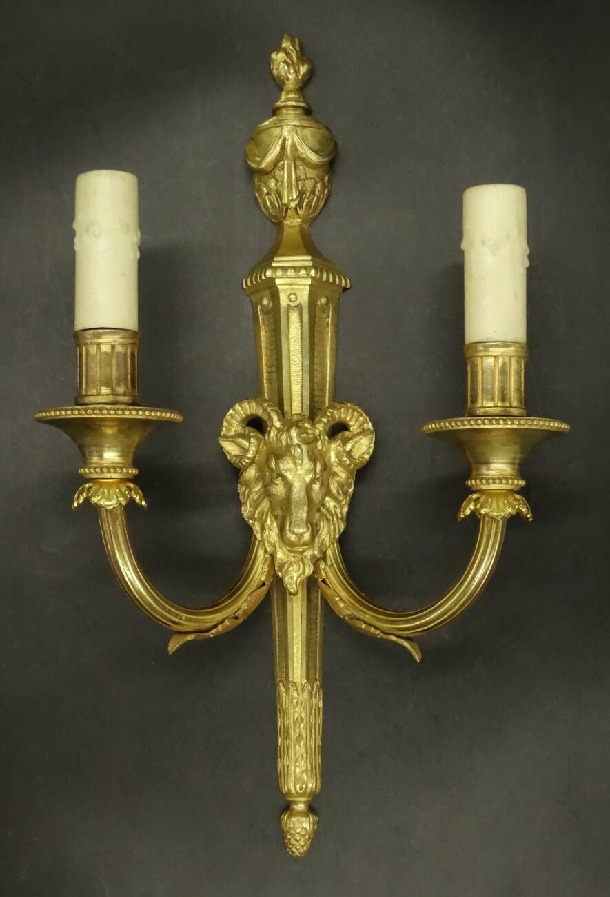 Large Louis XVI style ram's head and urn wall lamp - gilded bronze