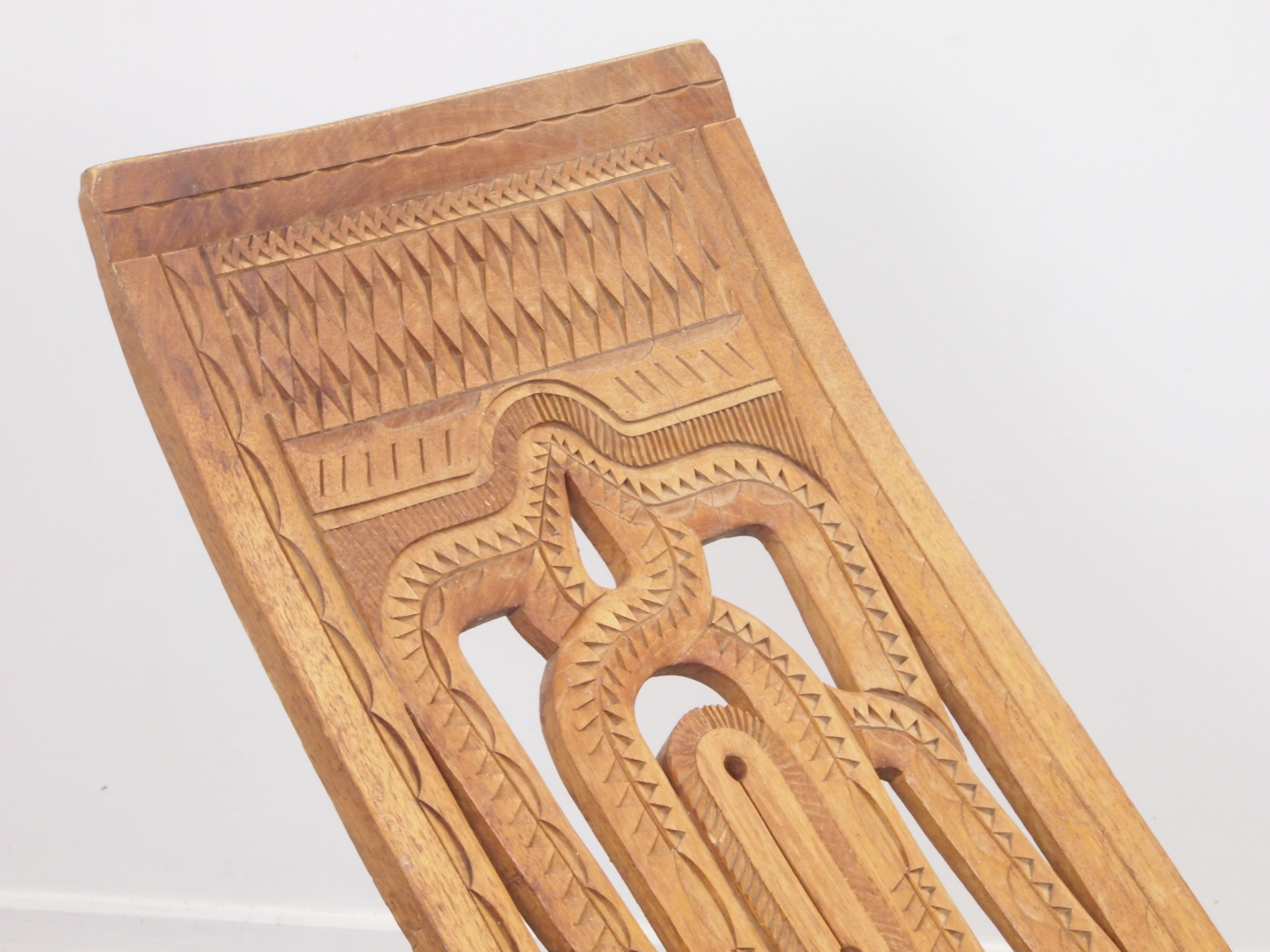 Chaise longue ethnique de coupe à la main