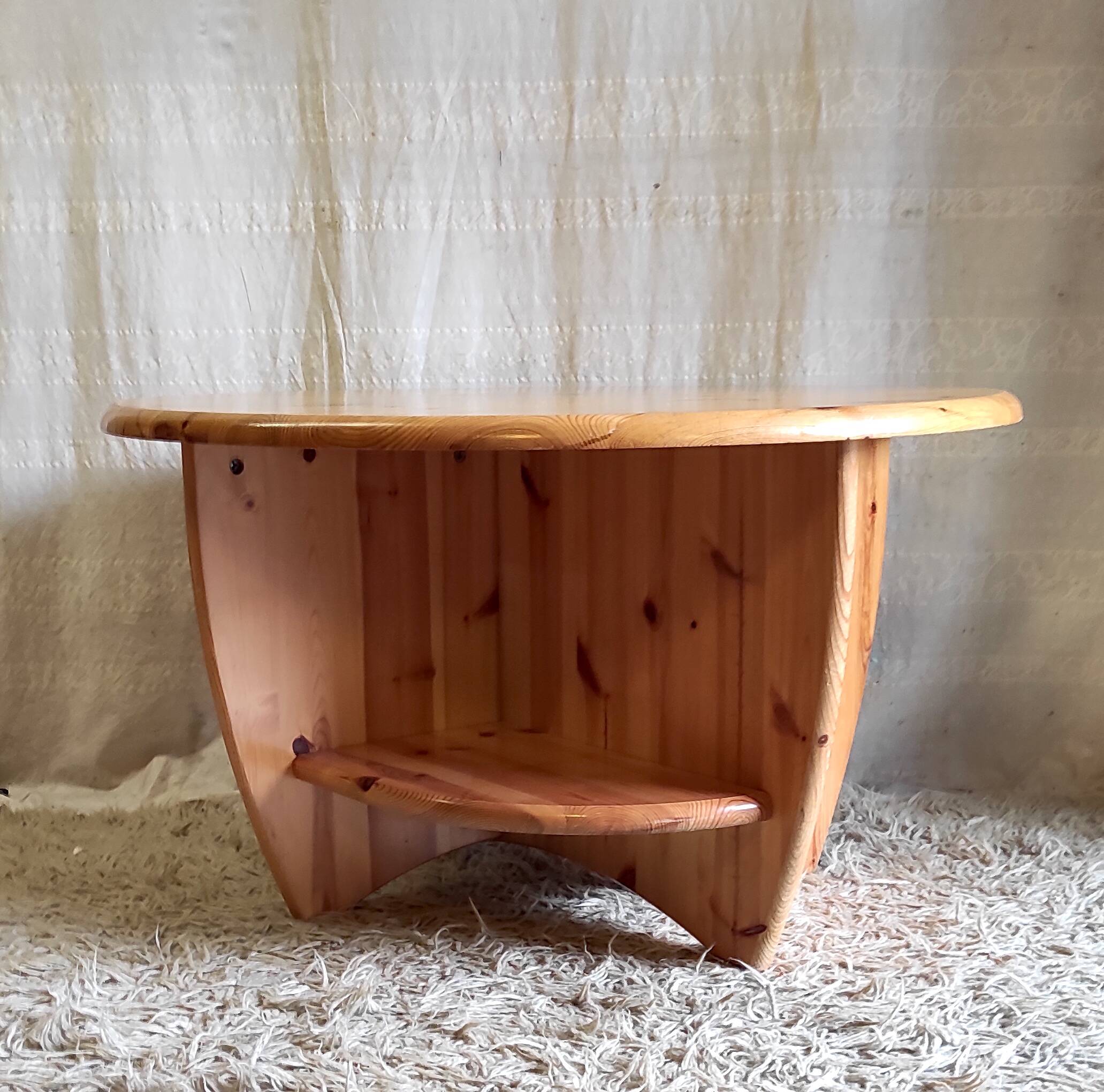 Round coffee table in solid pine - 1970s/80s