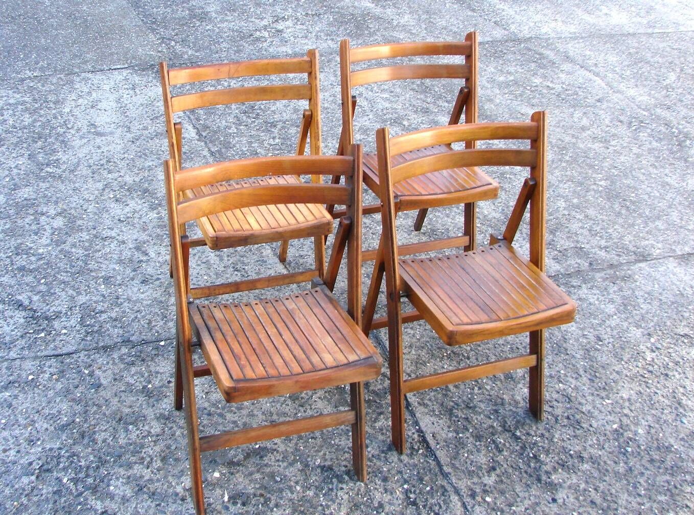 A set of 4 vintage folding wooden chairs, 1970s.