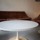 Table basse blanche et tulipe design 1970