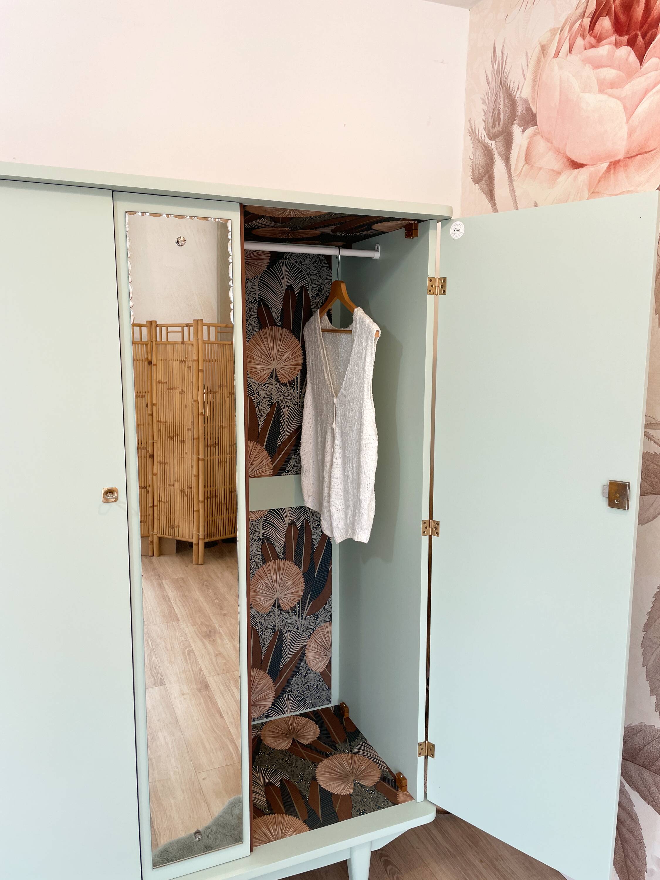 Armoire des années 70 revisitée - Vert pastel
