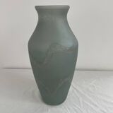 Grand vase en verre, Trait d'Union, teintes gris vert, décor de vase sablée, élégant et chic