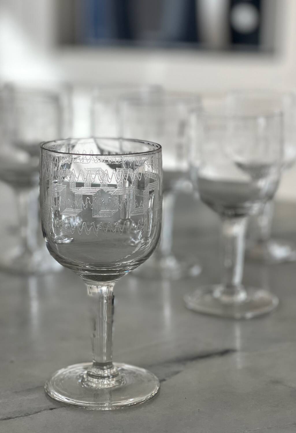 8 verres à vin sur pieds